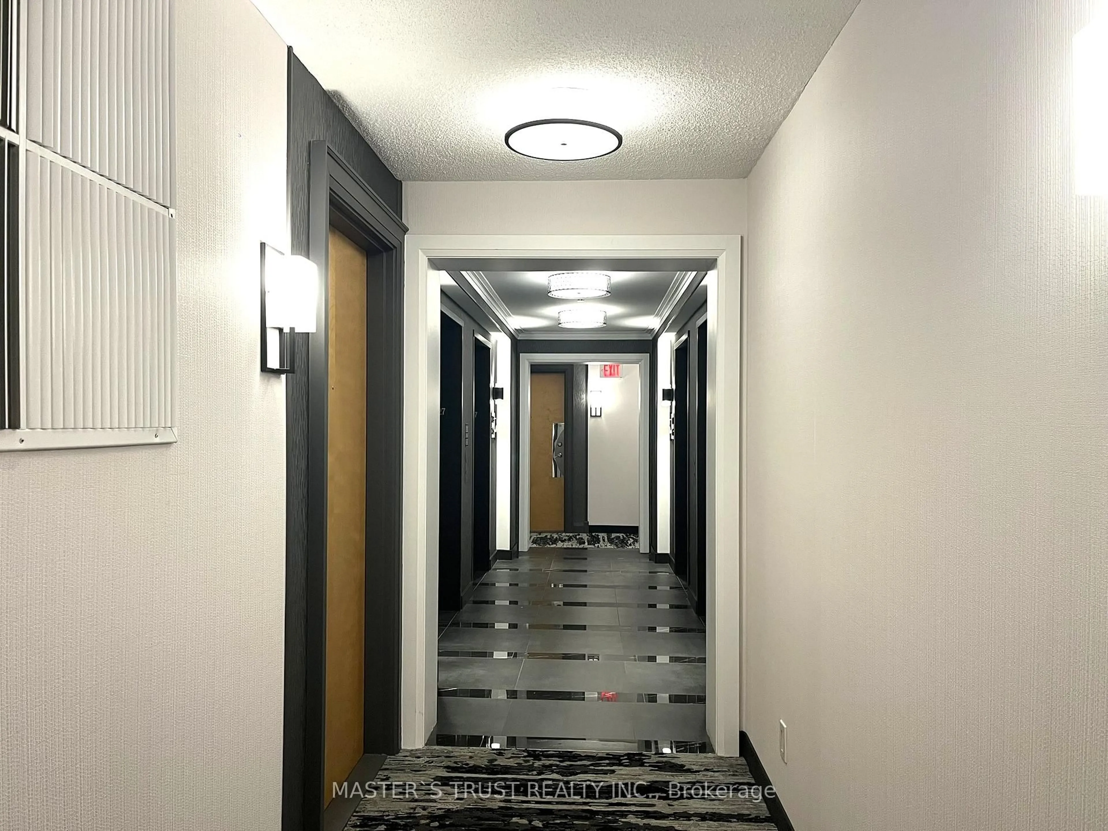 Indoor foyer for 4978 Yonge St #2701, Toronto Ontario M2N 7G8