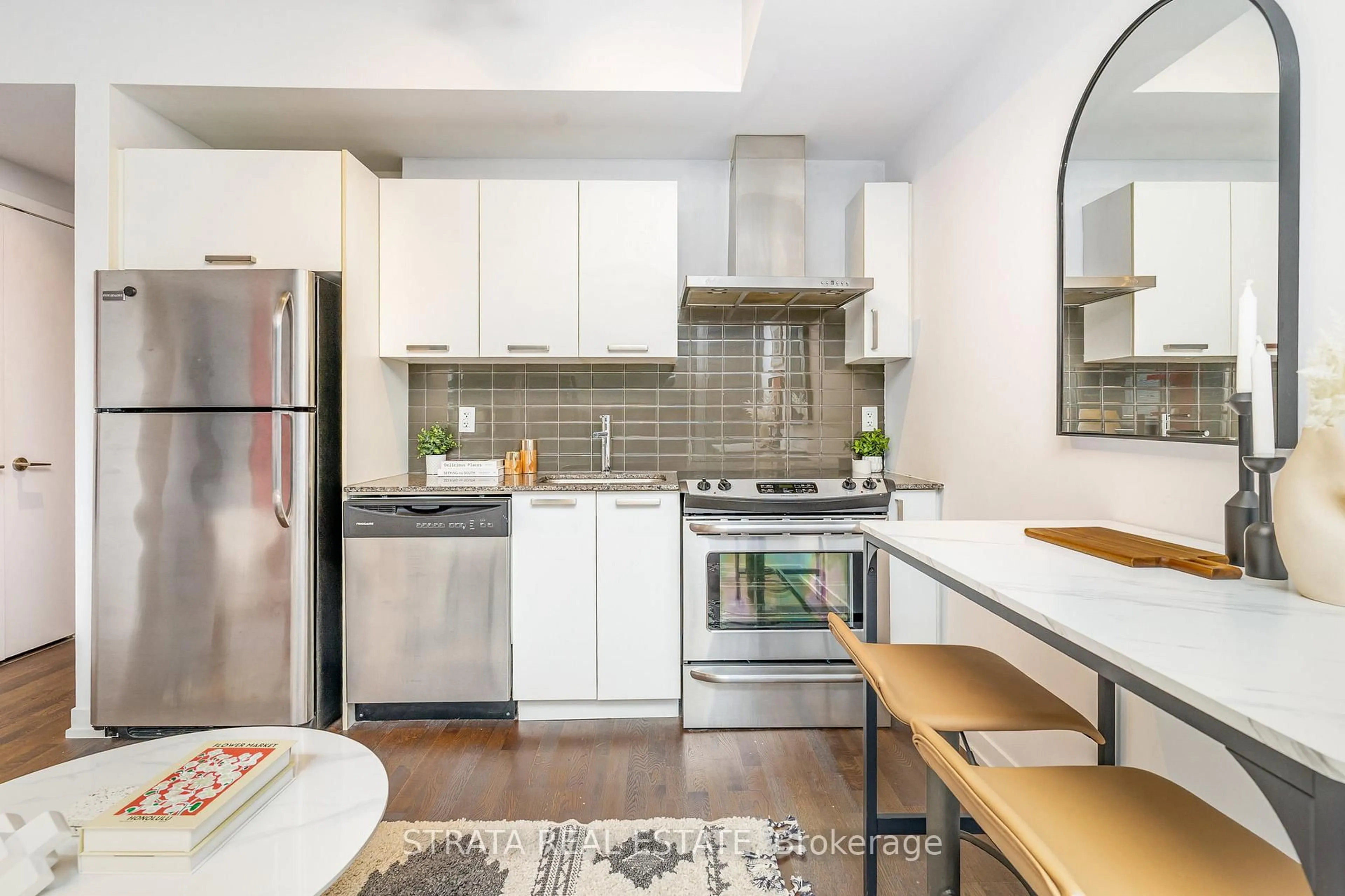 Open concept kitchen, ceramic/tile floor for 95 Bathurst St #615, Toronto Ontario M5V 2P9