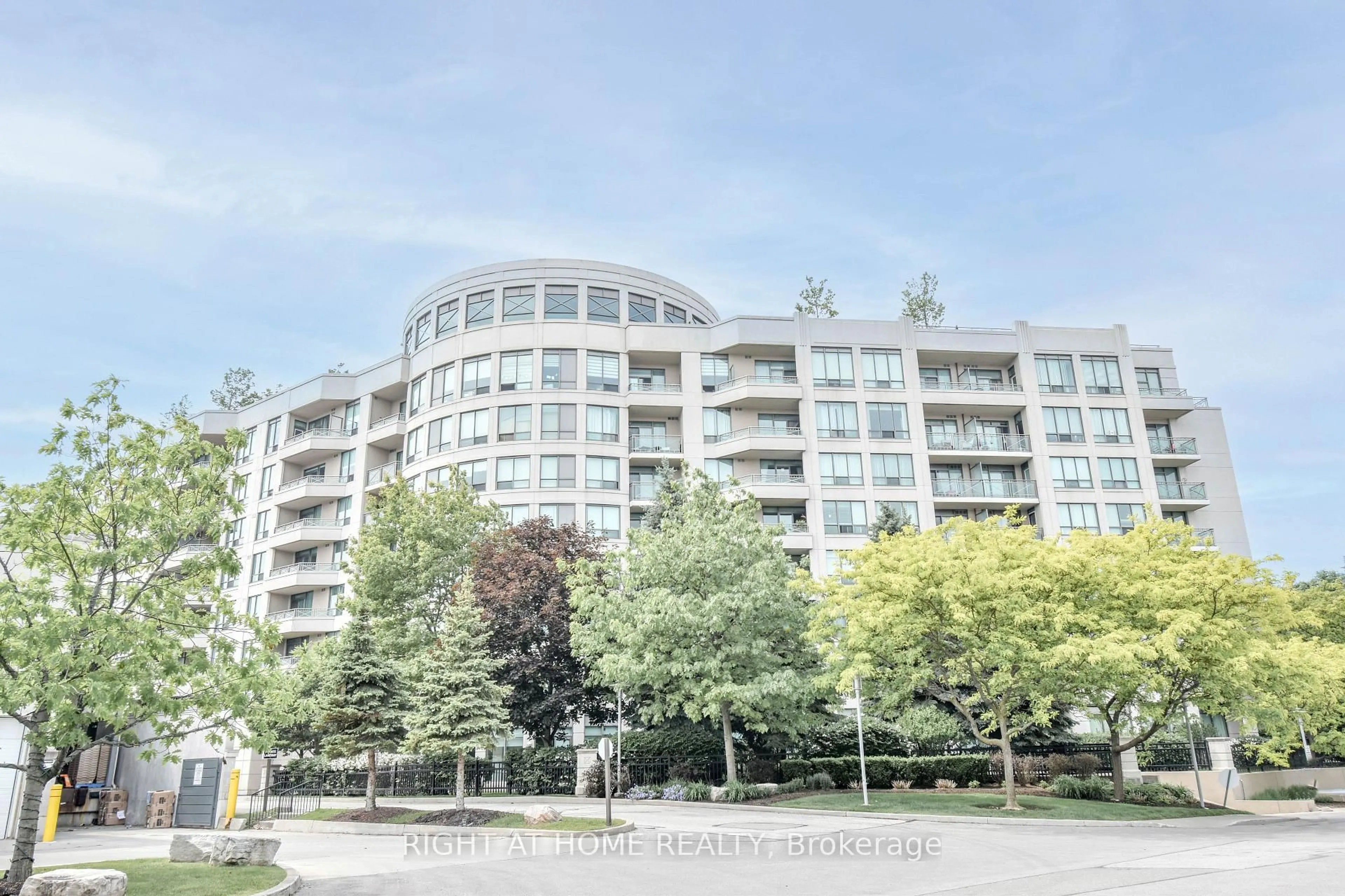 Blurry image for 205 The Donway W #702, Toronto Ontario M3B 3S5