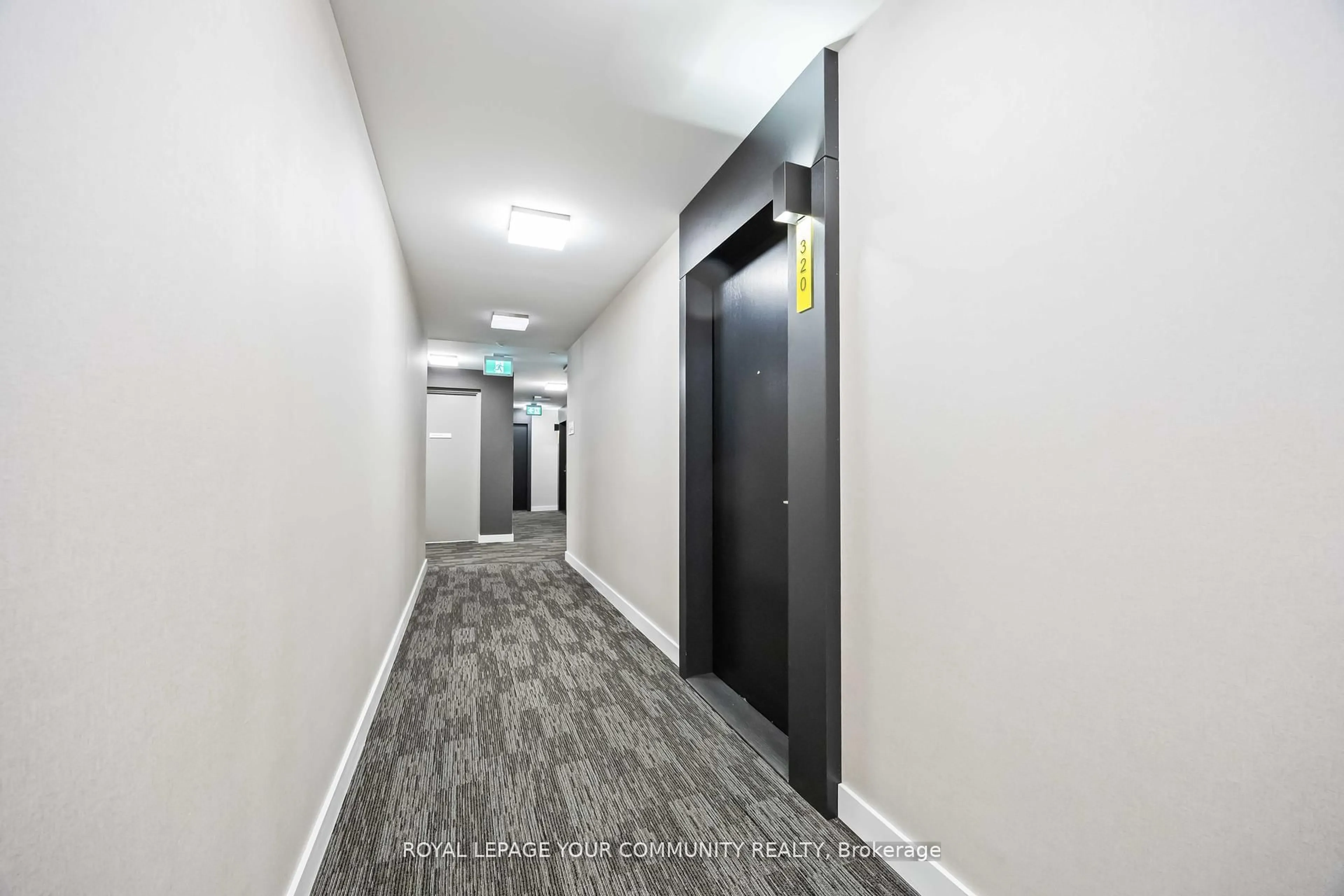 Indoor foyer for 158 Front St #320, Toronto Ontario M5A 0K9