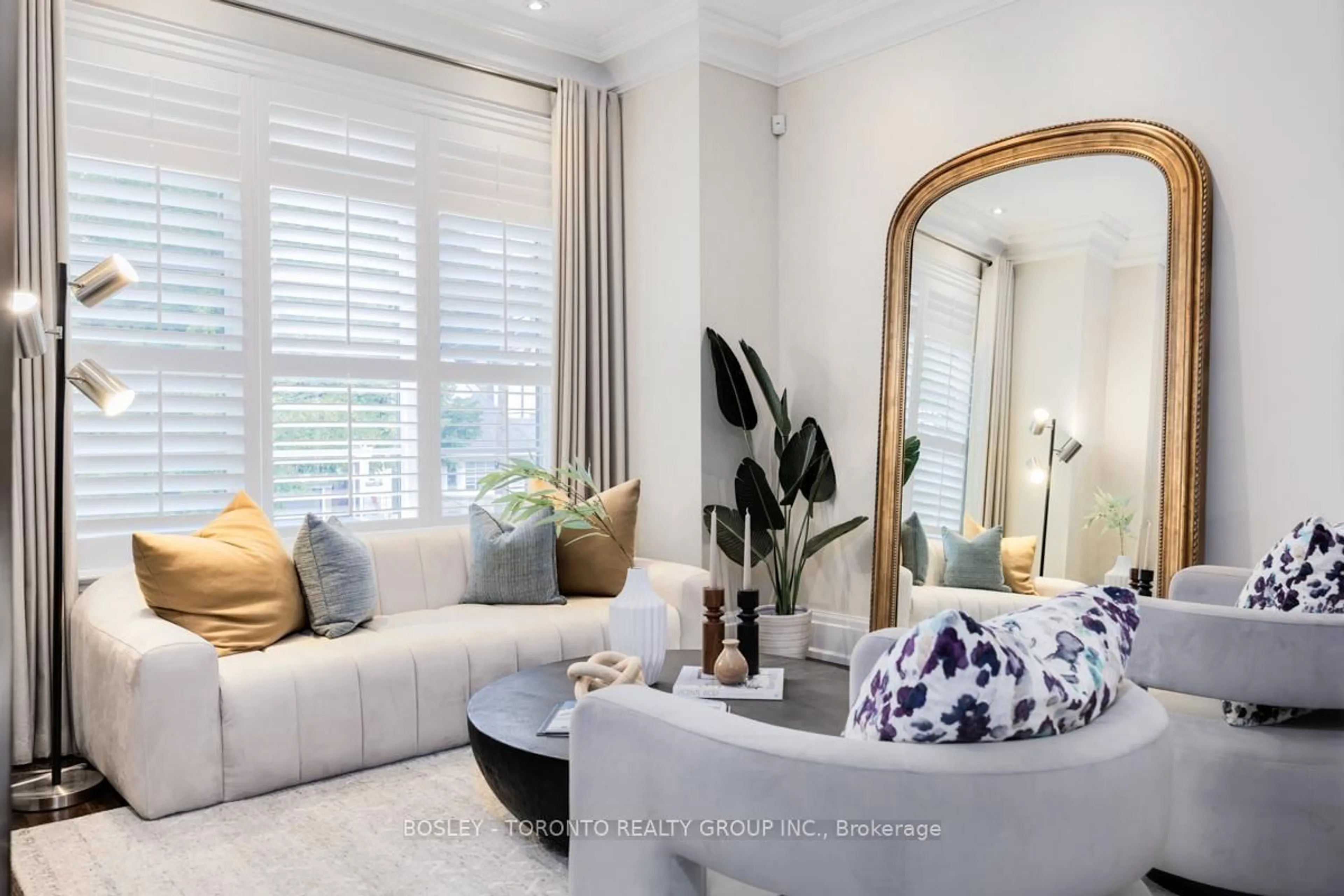 Living room with furniture, unknown for 39 Camberwell Rd, Toronto Ontario M6C 3E7