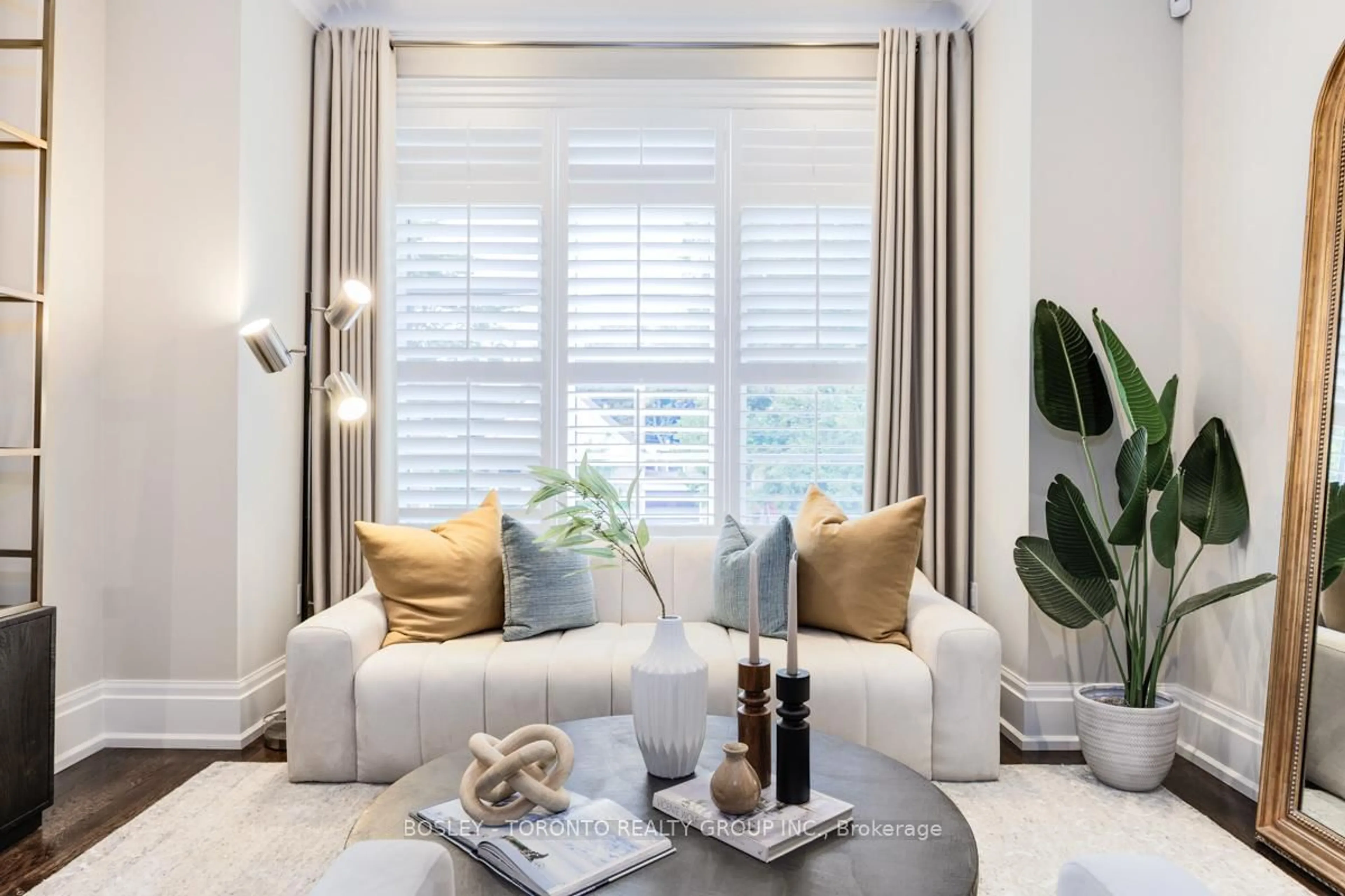 Living room with furniture, unknown for 39 Camberwell Rd, Toronto Ontario M6C 3E7