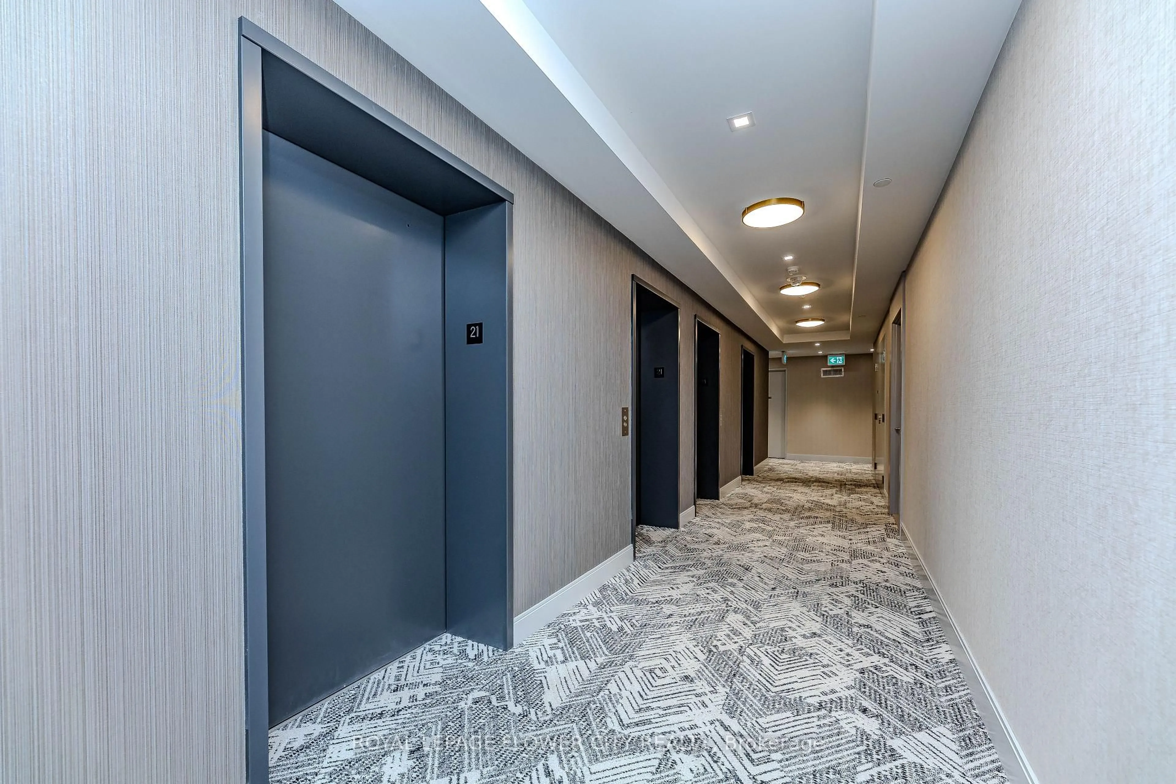 Indoor foyer for 8 Widmer St #2115, Toronto Ontario M5V 0W6