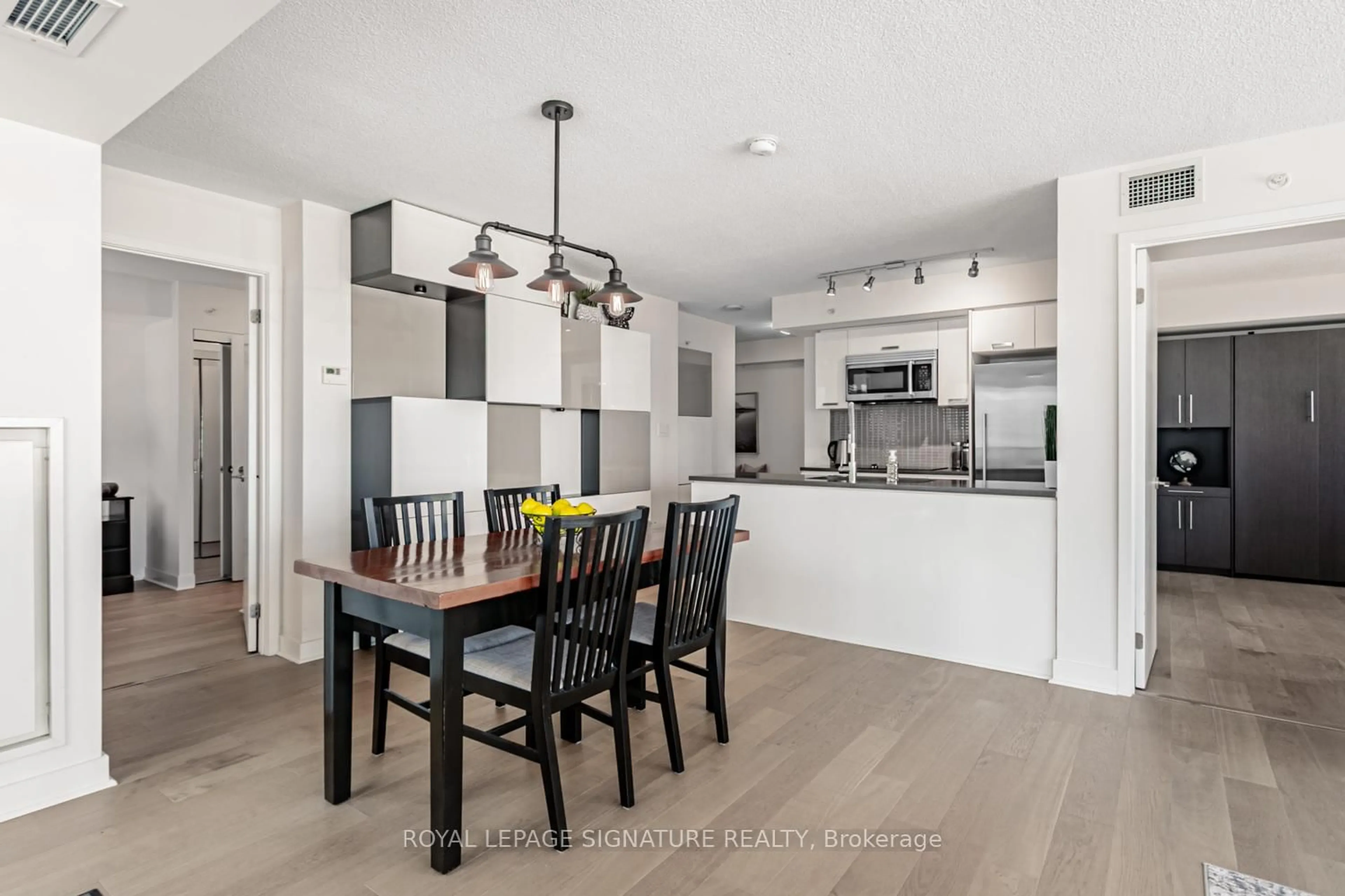 Open concept kitchen, wood/laminate floor for 295 Adelaide St #1804, Toronto Ontario M5V 0L4