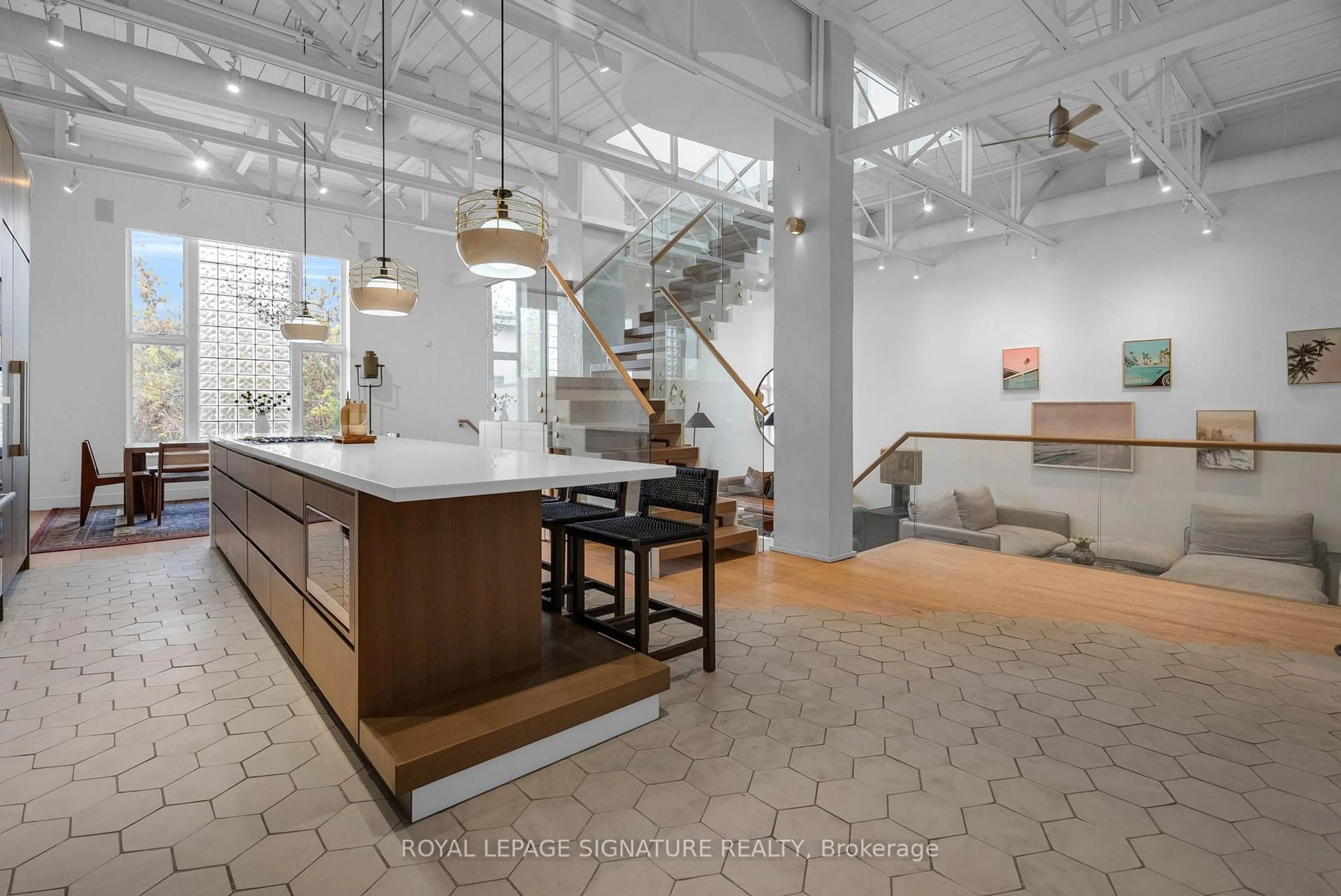 Unknown for 676 Richmond St #209, Toronto Ontario M6J 1C3