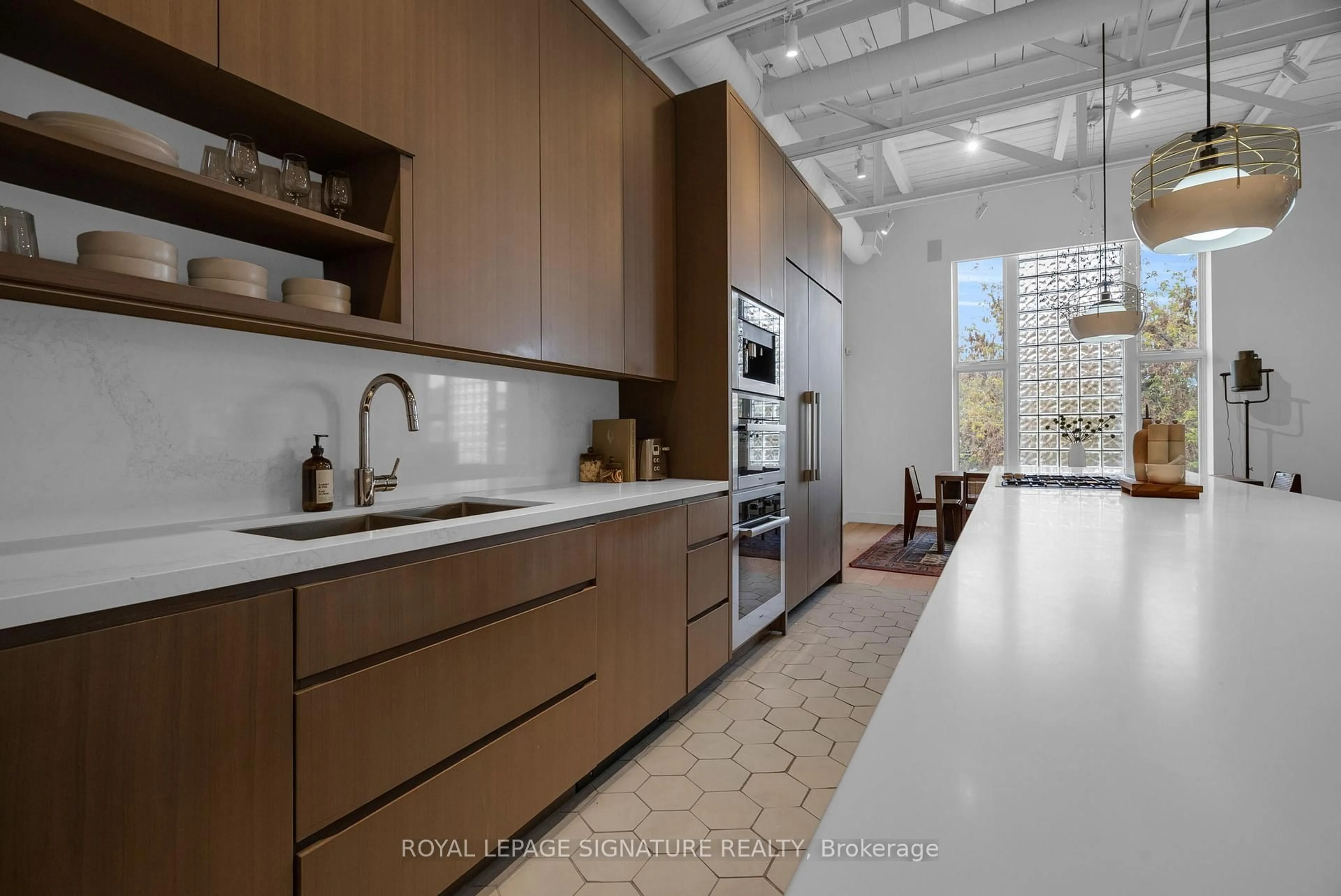 Unknown for 676 Richmond St #209, Toronto Ontario M6J 1C3