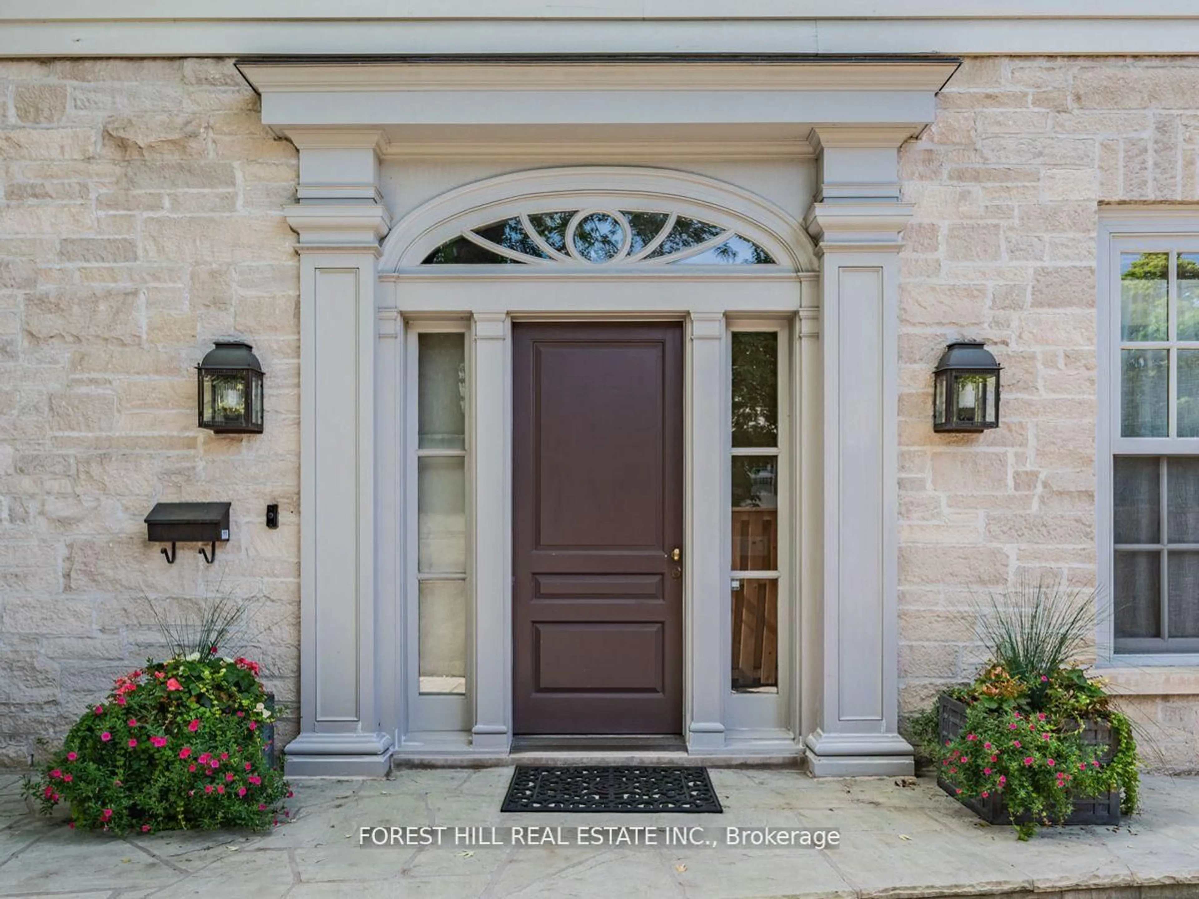 Indoor entryway for 1 Burton Rd, Toronto Ontario M5P 1T6