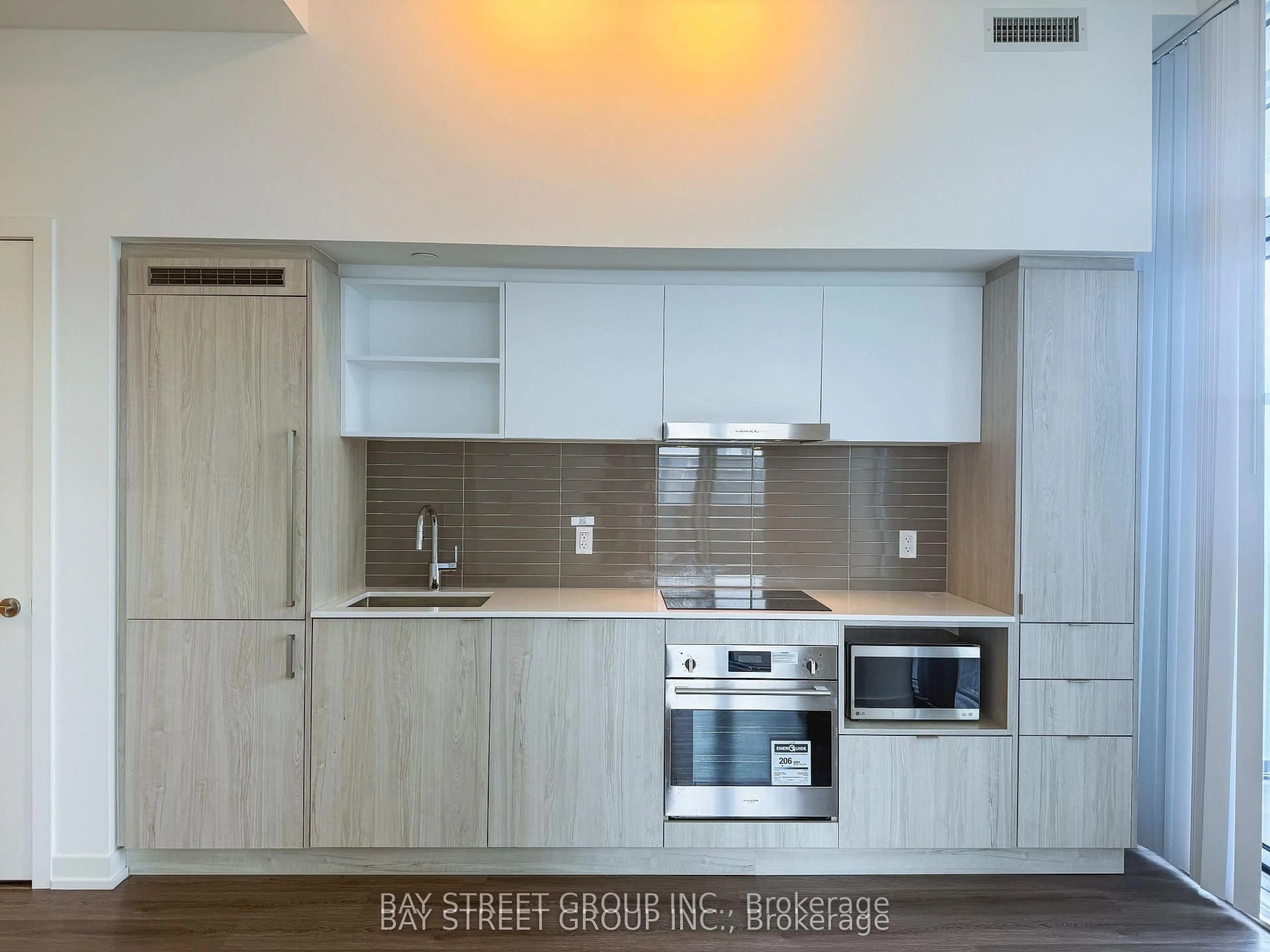 Standard kitchen, wood/laminate floor for 138 Downes St #4909, Toronto Ontario M5E 0E4