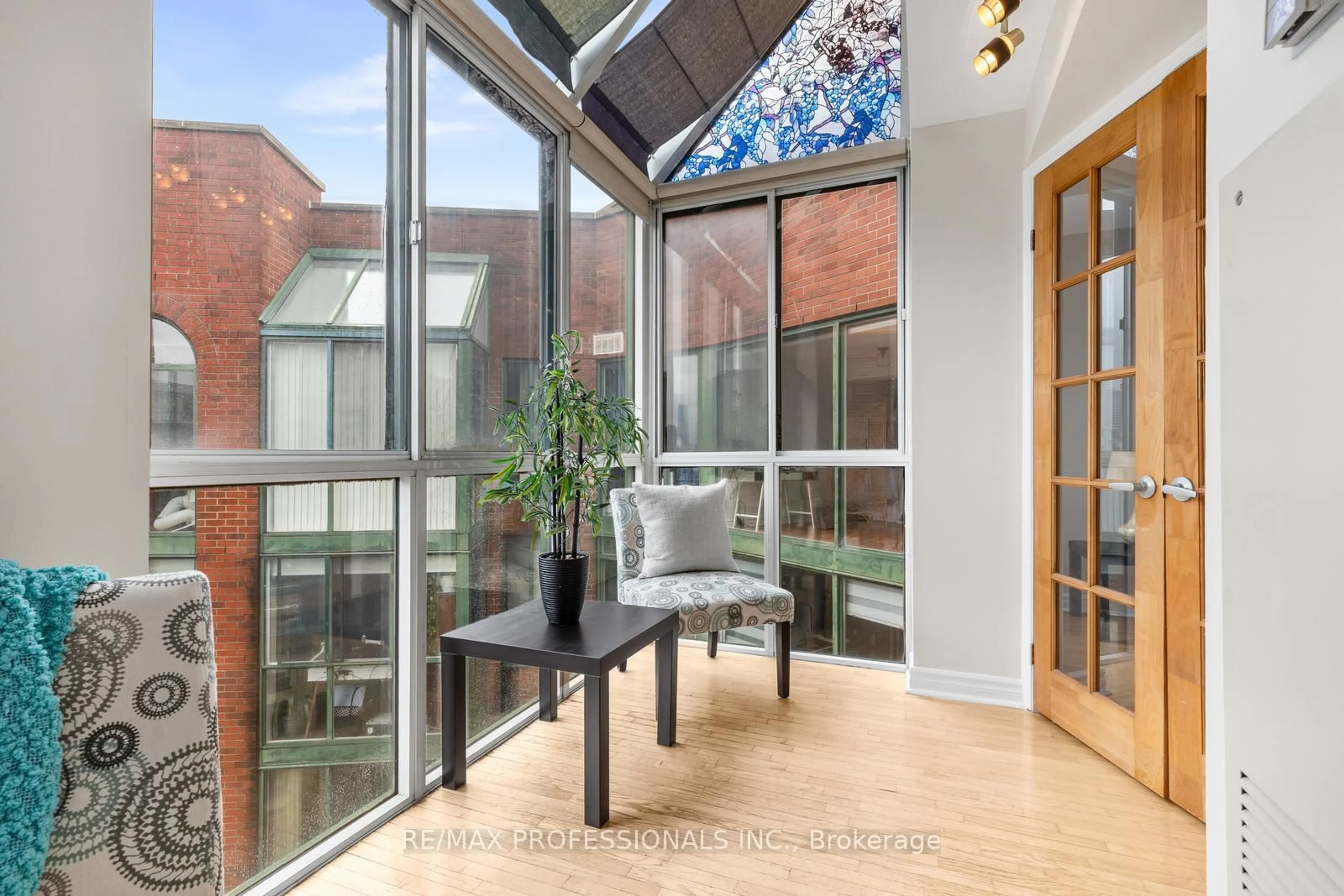 Indoor foyer for 801 King St #PH26, Toronto Ontario M5V 3C9