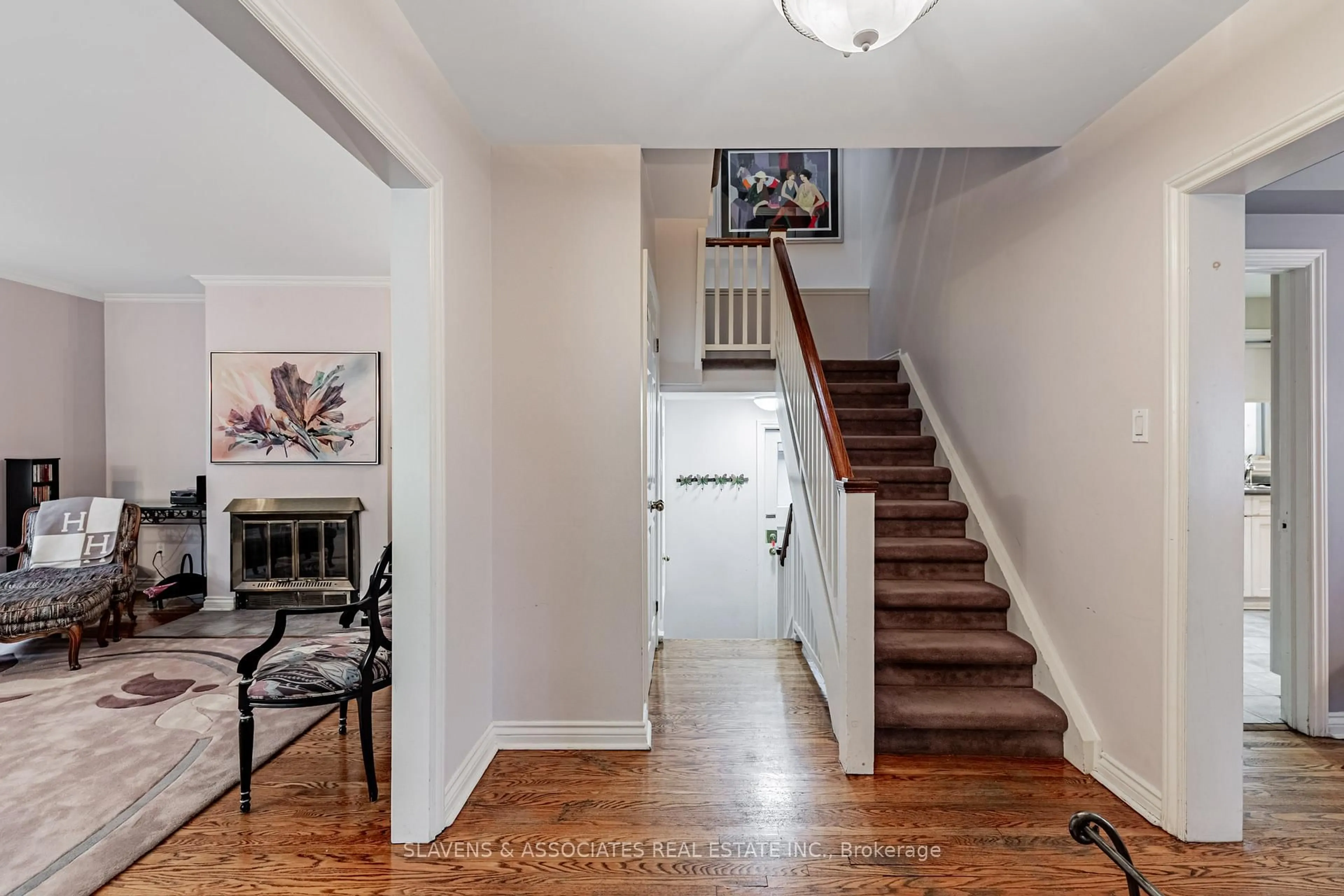 Indoor entryway for 509 Deloraine Ave, Toronto Ontario M5M 2C1