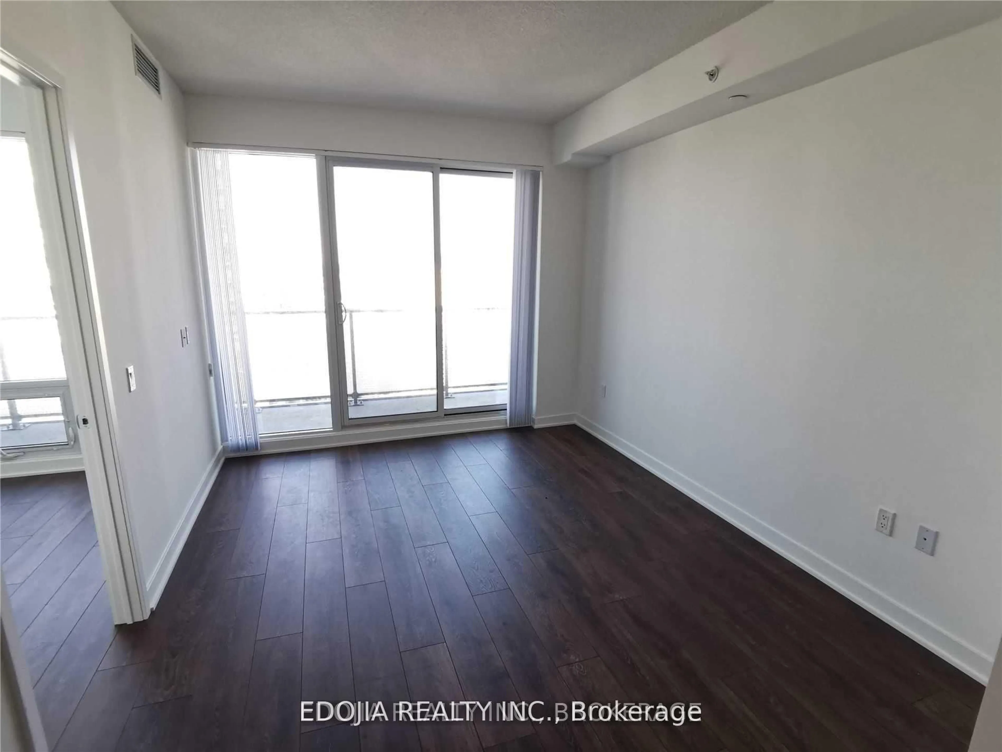 A pic of a room for 125 Blue Jays Way #4706, Toronto Ontario M5V 0N5