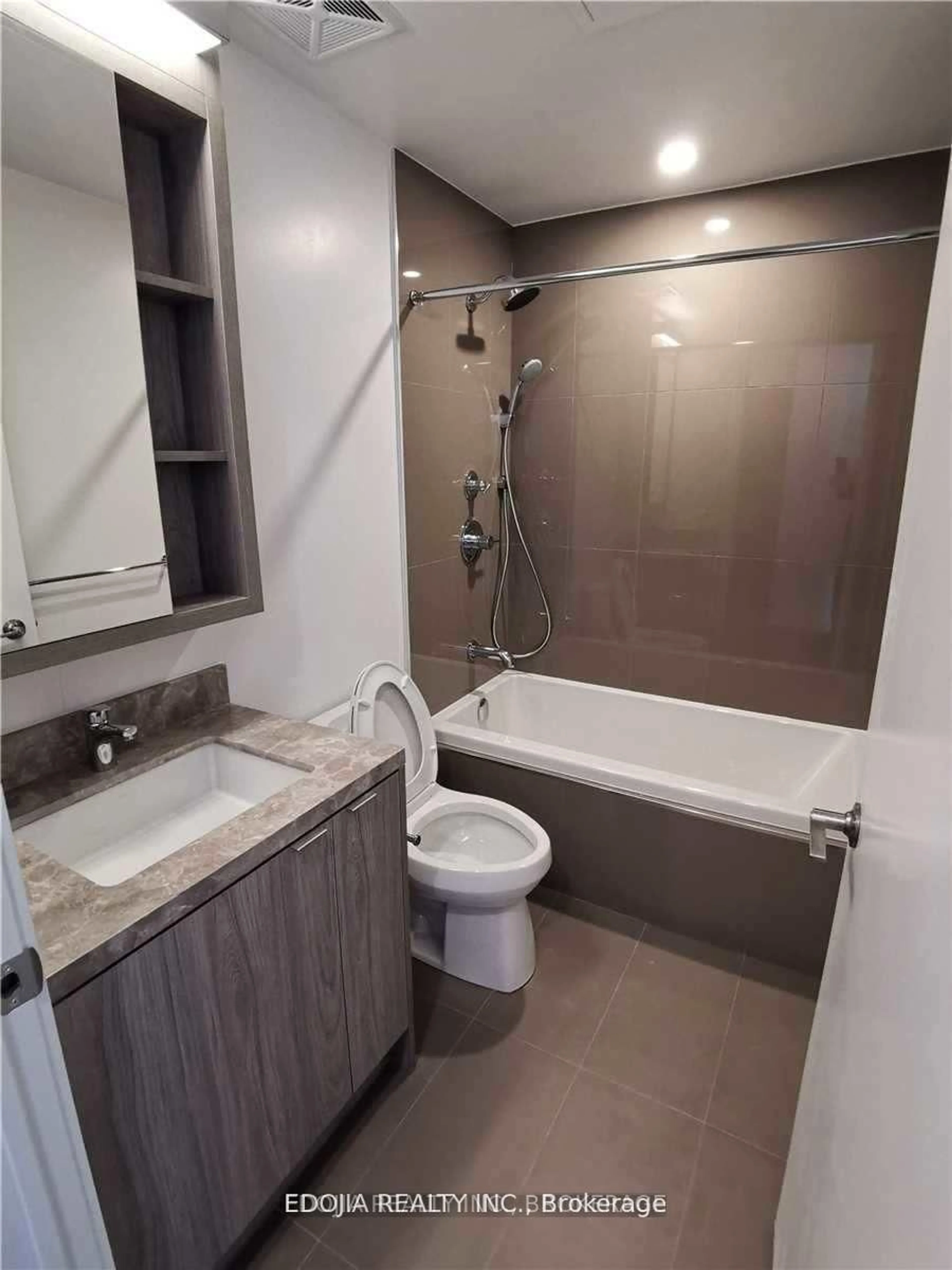 Standard bathroom, ceramic/tile floor for 125 Blue Jays Way #4706, Toronto Ontario M5V 0N5