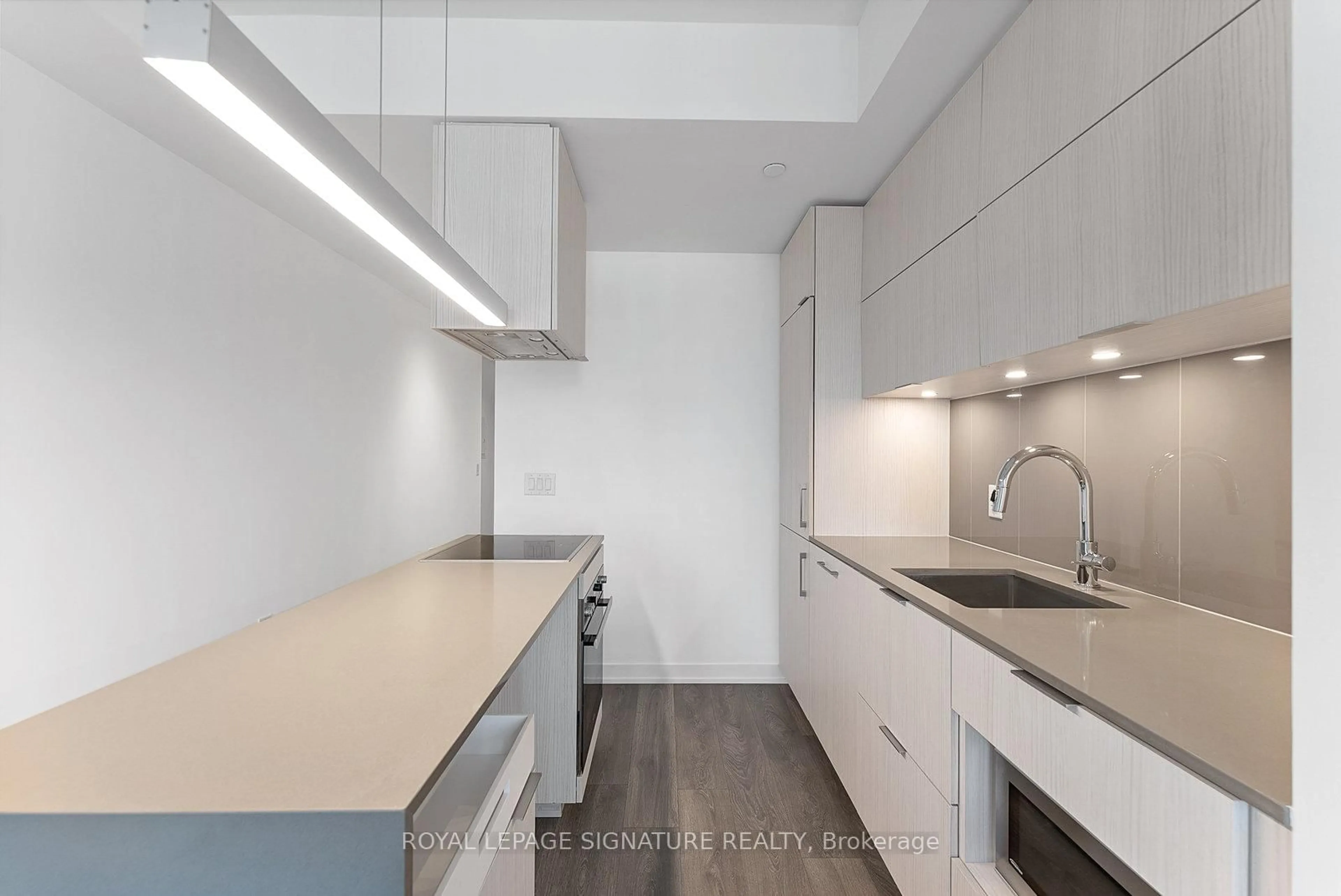 Standard kitchen, wood/laminate floor for 15 Lower Jarvis St #1509, Toronto Ontario M5E 0C4