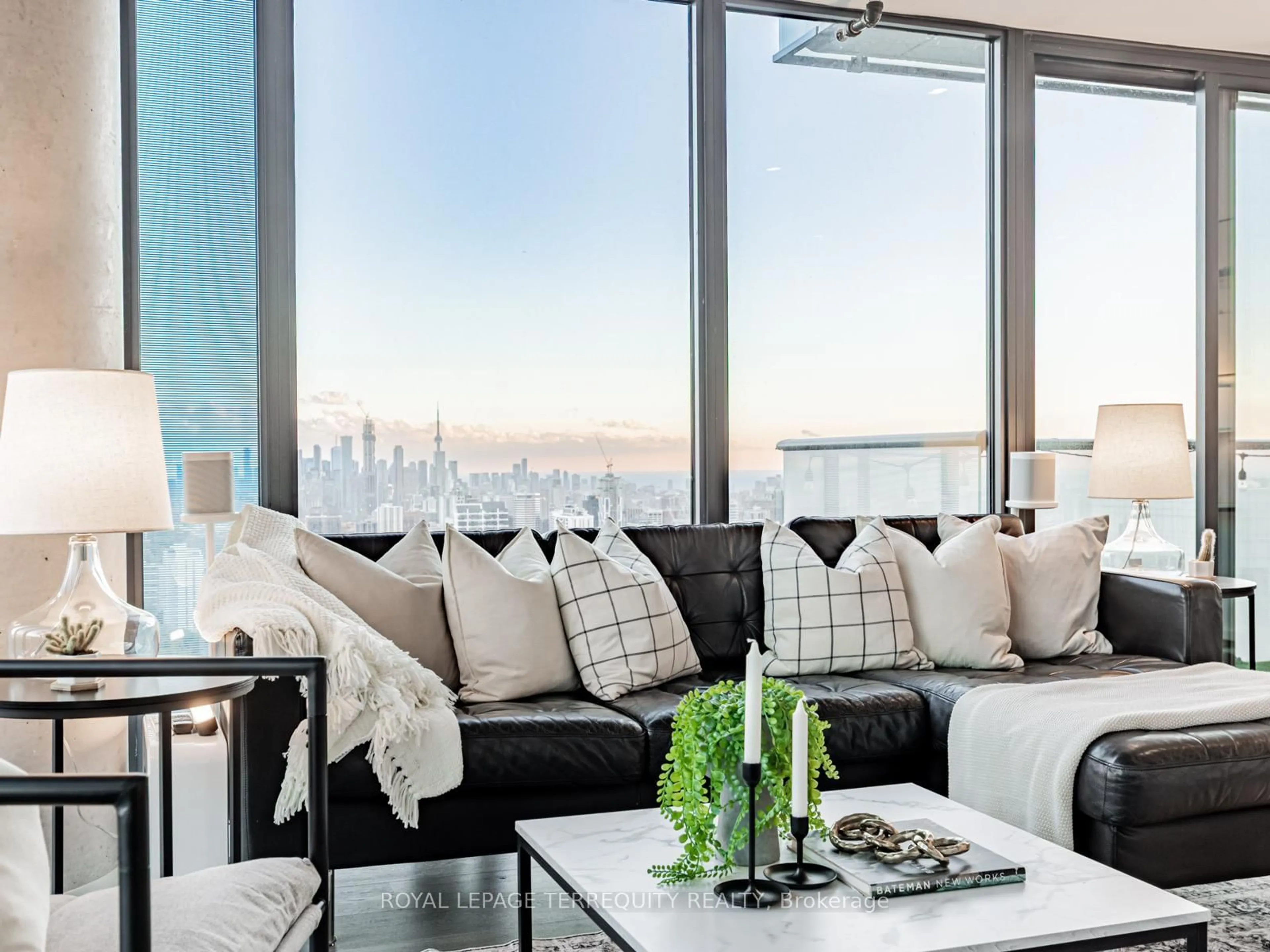 Living room with furniture, unknown for 161 Roehampton Ave #4209, Toronto Ontario M4P 0C8