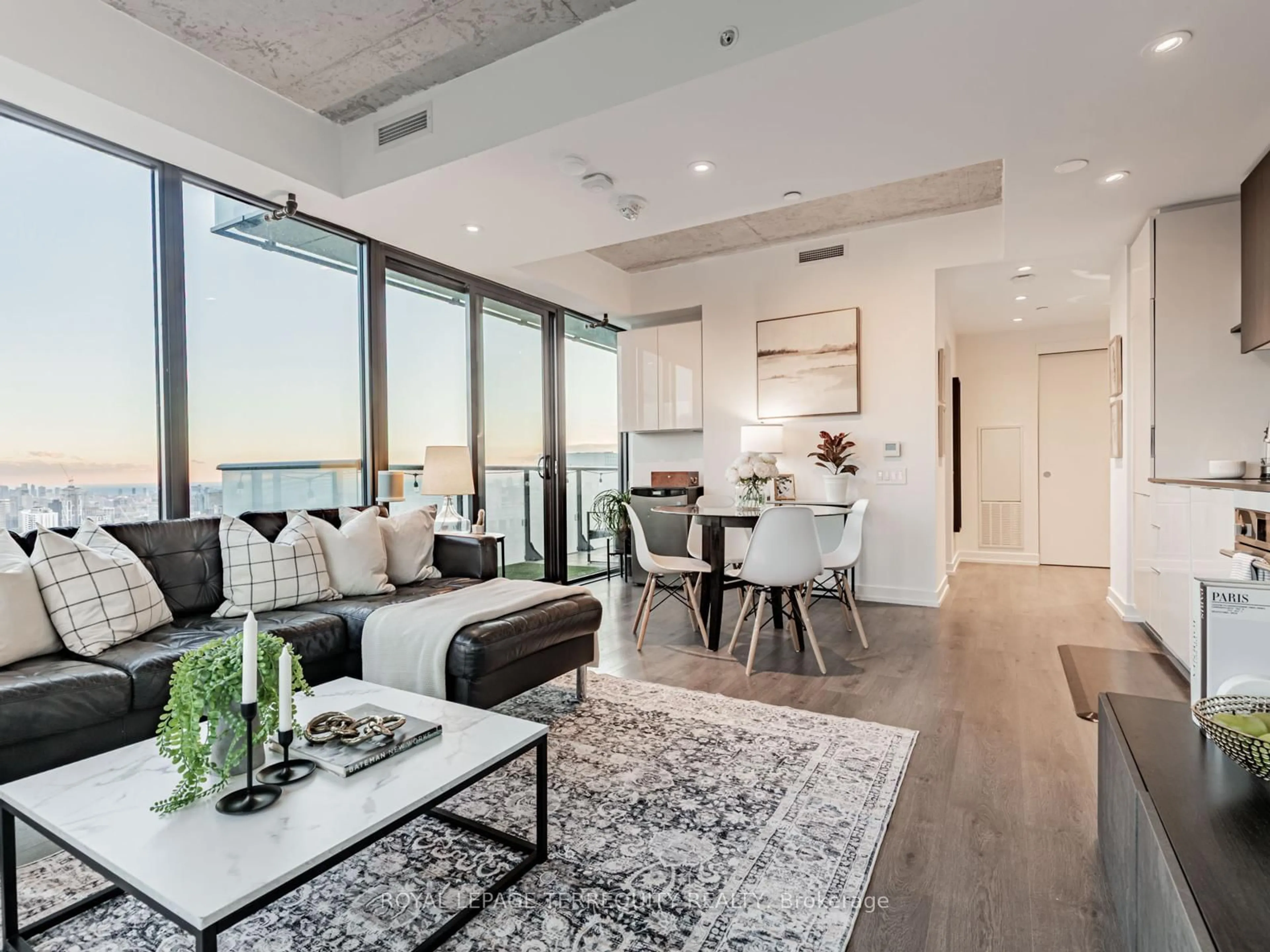 Living room with furniture, unknown for 161 Roehampton Ave #4209, Toronto Ontario M4P 0C8