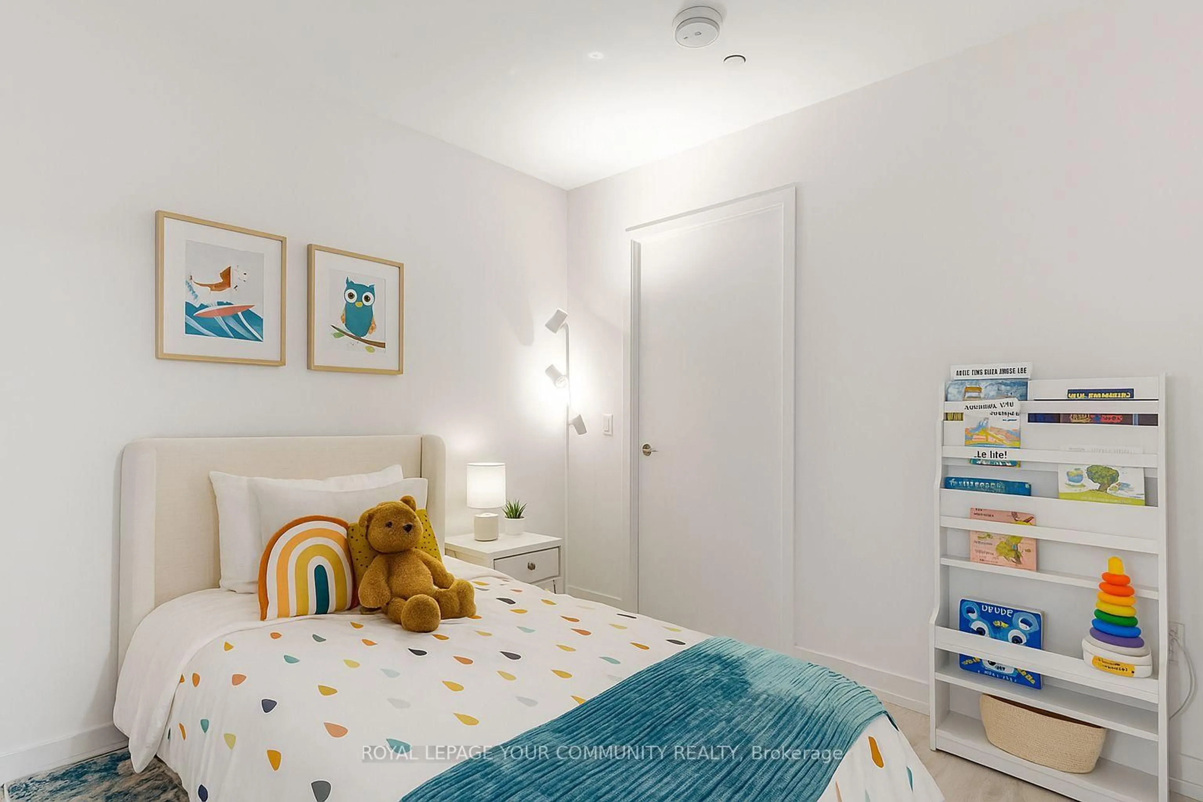 Bedroom with bed, unknown for 33 Helendale Ave #1021, Toronto Ontario M4R 0A4