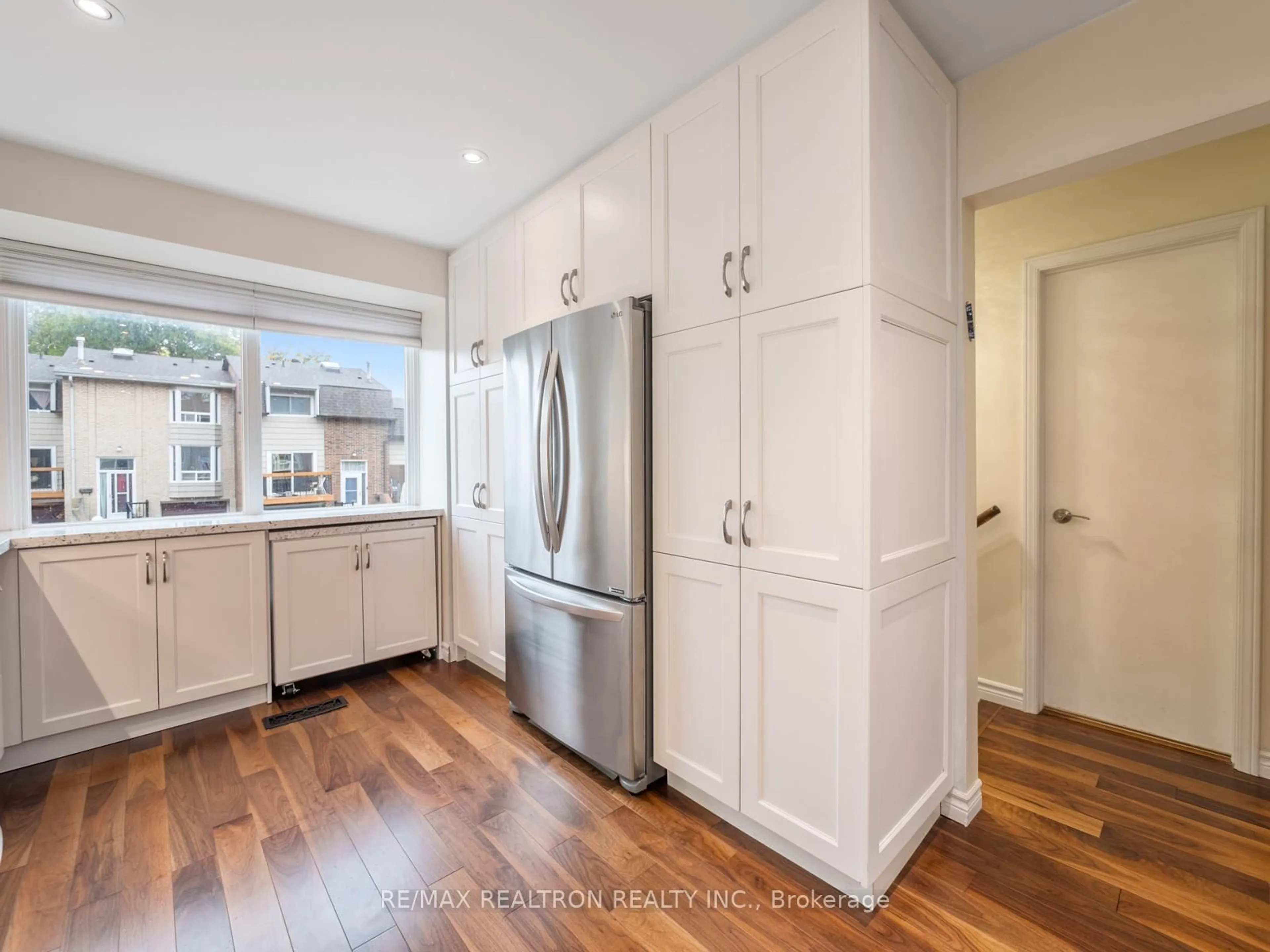 Open concept kitchen, unknown for 25 Wild Gingerway Rd, Toronto Ontario M3H 5W9