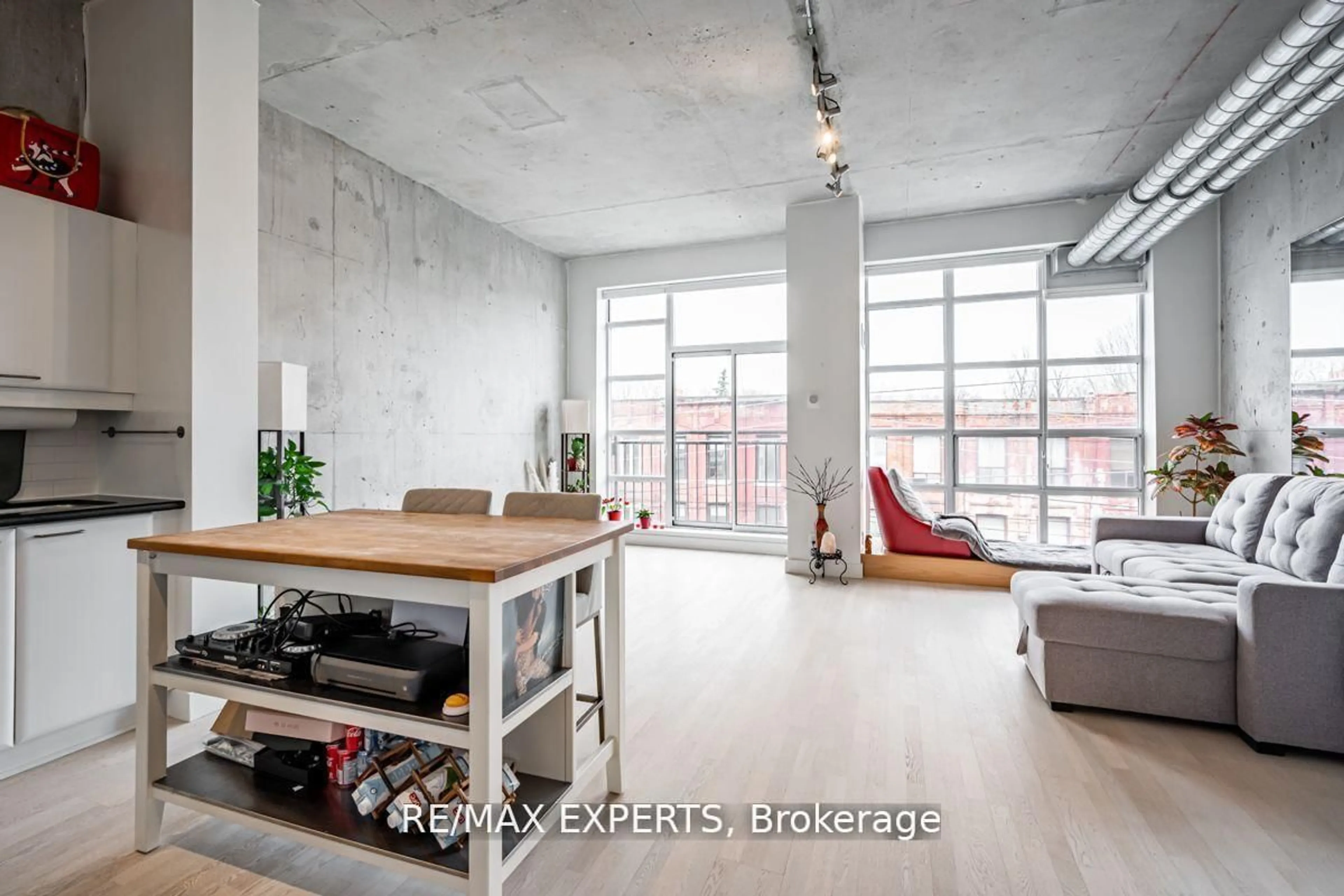 Unknown for 955 QUEEN St #411, Toronto Ontario M6J 1G9