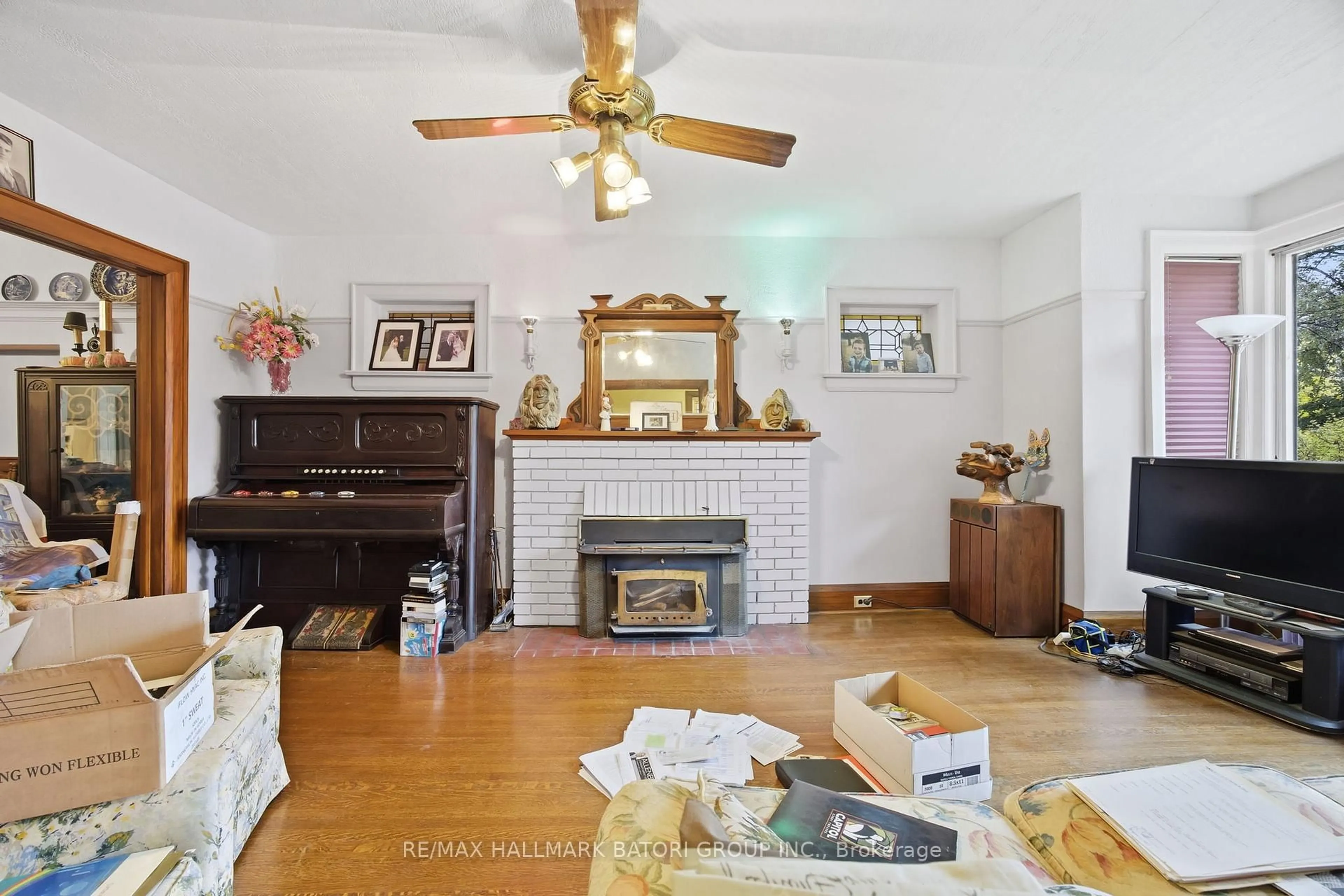 Living room with furniture, unknown for 405 St Clements Ave, Toronto Ontario M5N 1M2