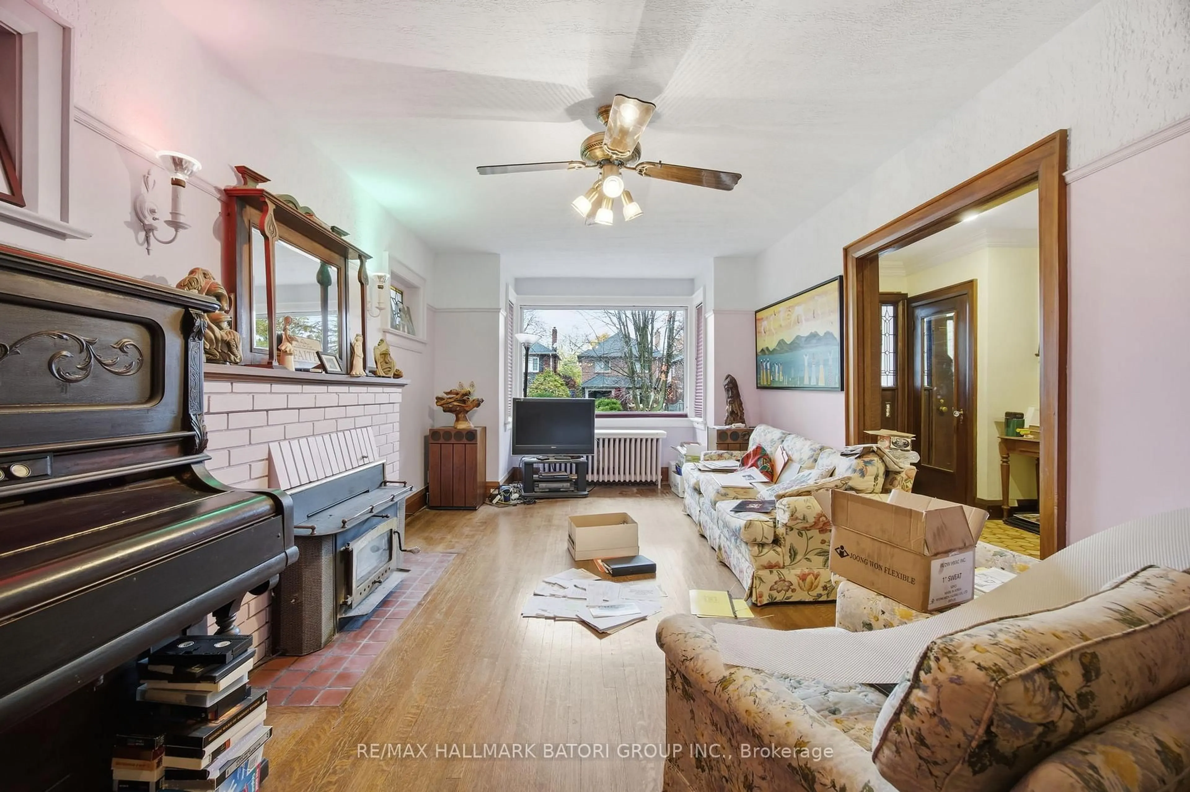 Living room with furniture, unknown for 405 St Clements Ave, Toronto Ontario M5N 1M2