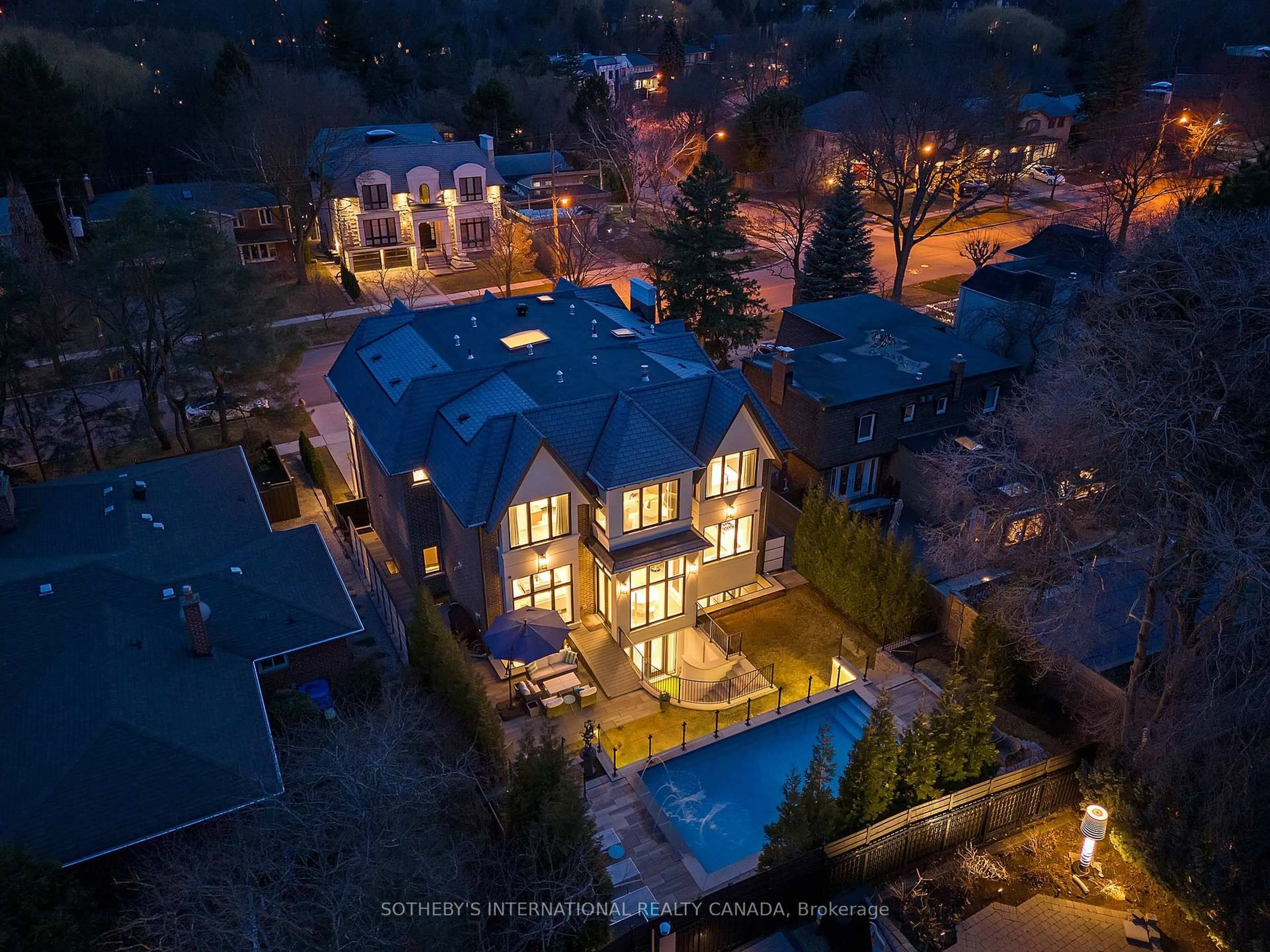 A pic from outside/outdoor area/front of a property/back of a property/a pic from drone, street for 77 Bannatyne Dr, Toronto Ontario M2L 2P2