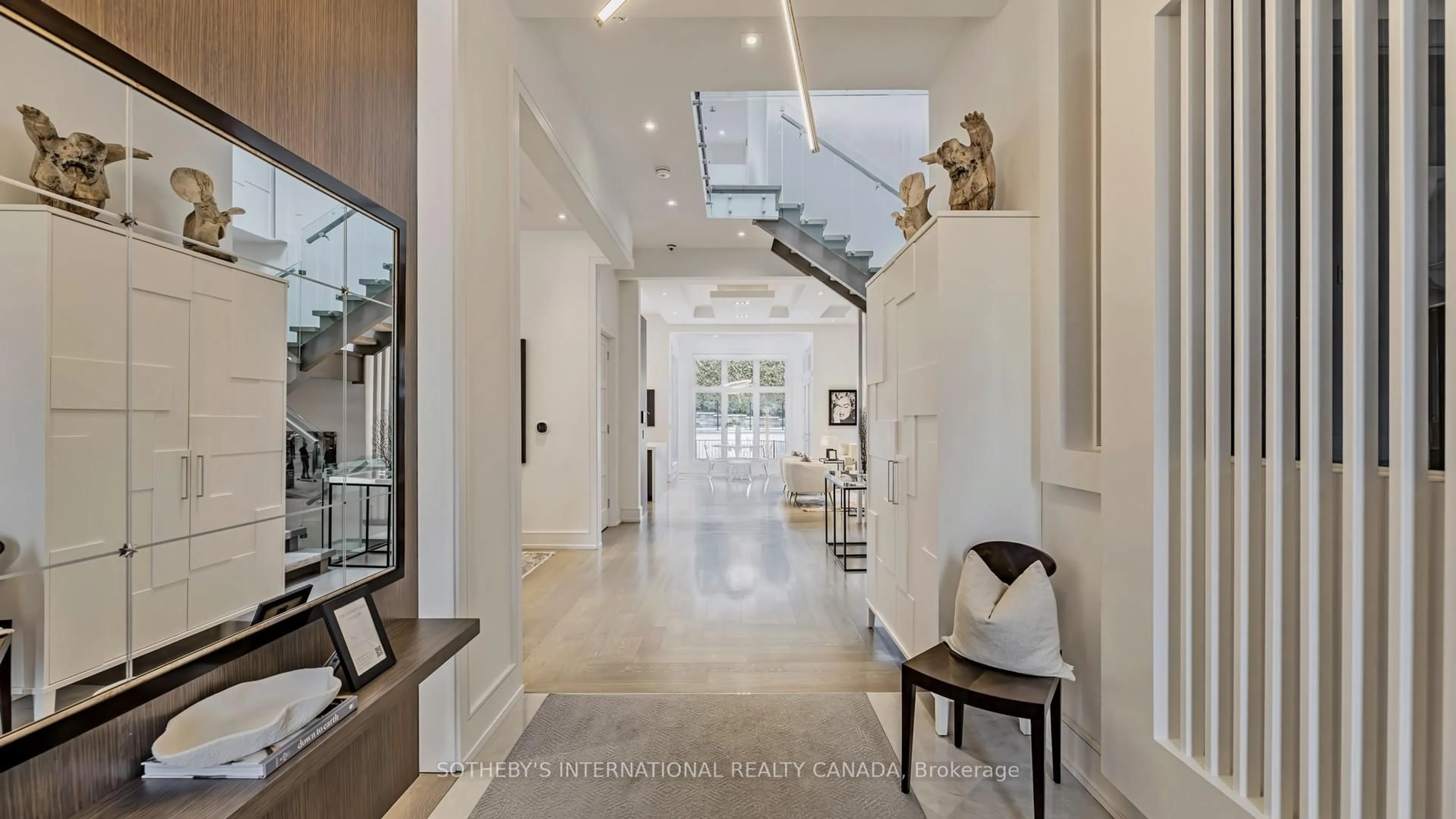 Indoor foyer for 77 Bannatyne Dr, Toronto Ontario M2L 2P2