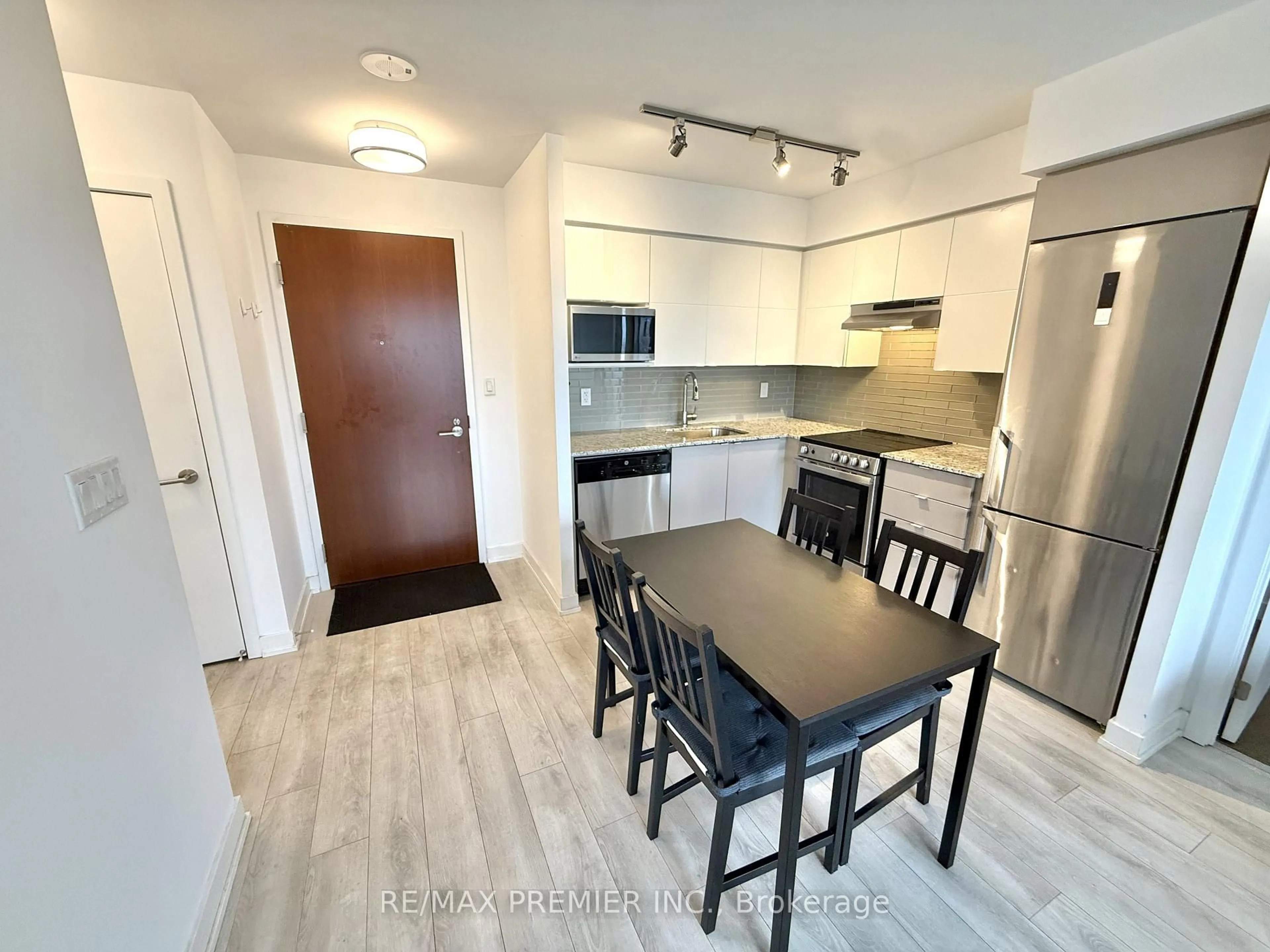 Open concept kitchen, wood/laminate floor for 120 Varna Dr #1413, Toronto Ontario M6A 0B3