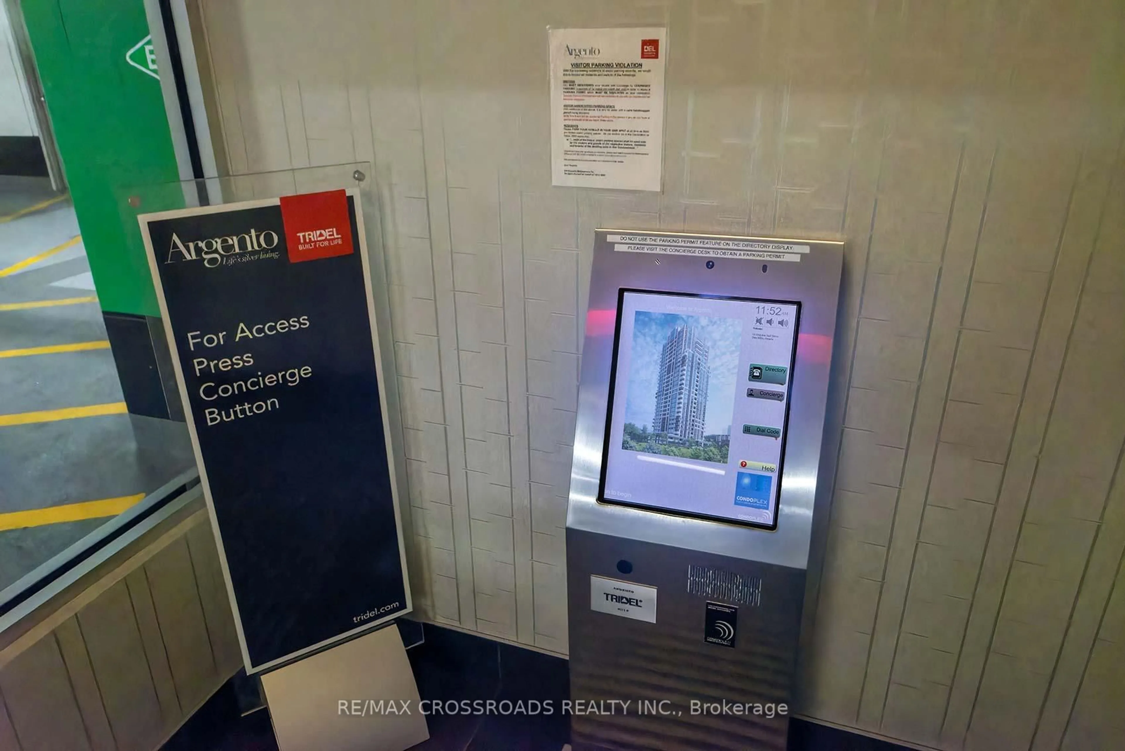 Indoor foyer for 18 Graydon Hall Dr #601, Toronto Ontario M3A 0A4