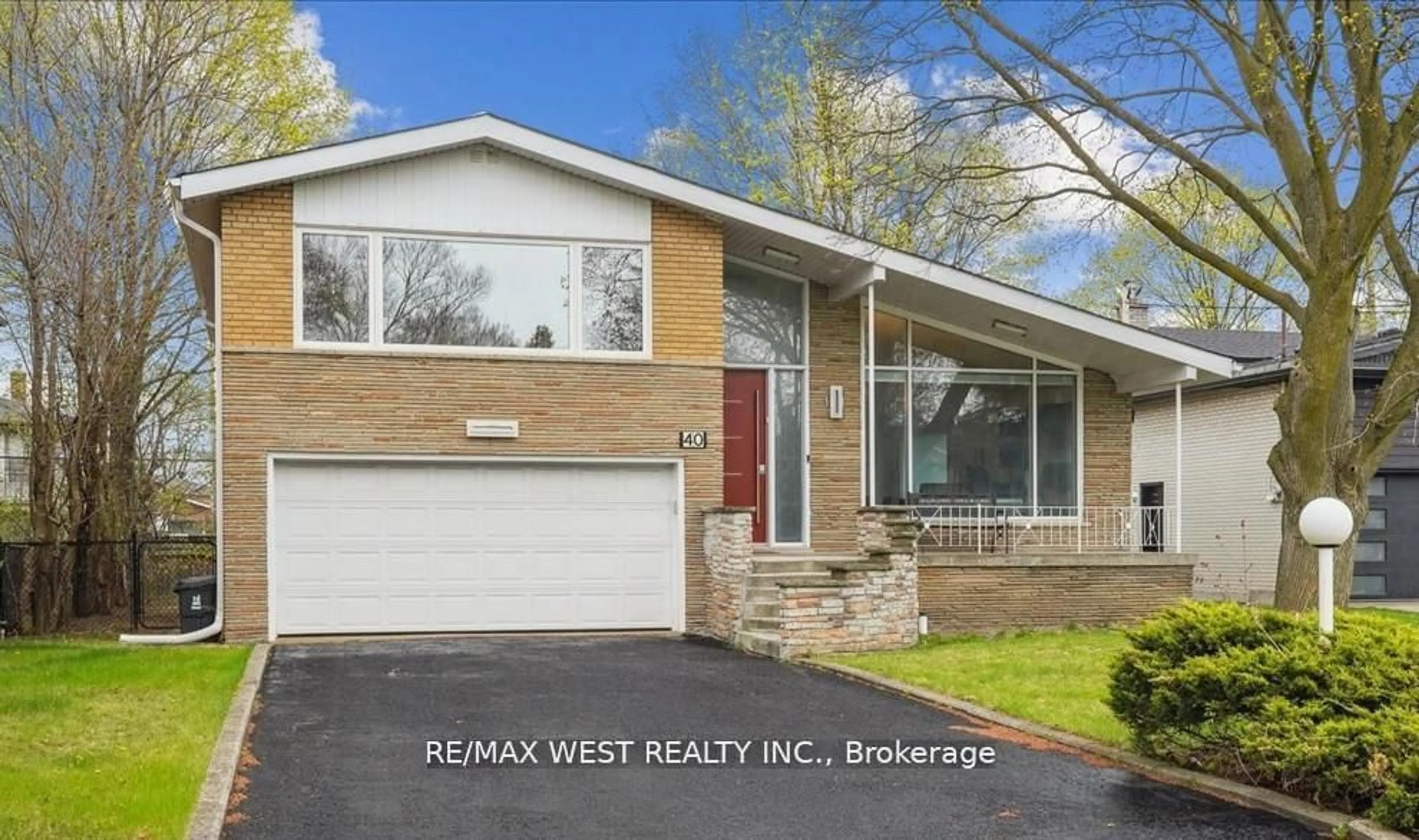 Home with vinyl exterior material, street for 40 Arlstan Dr, Toronto Ontario M3H 4V9