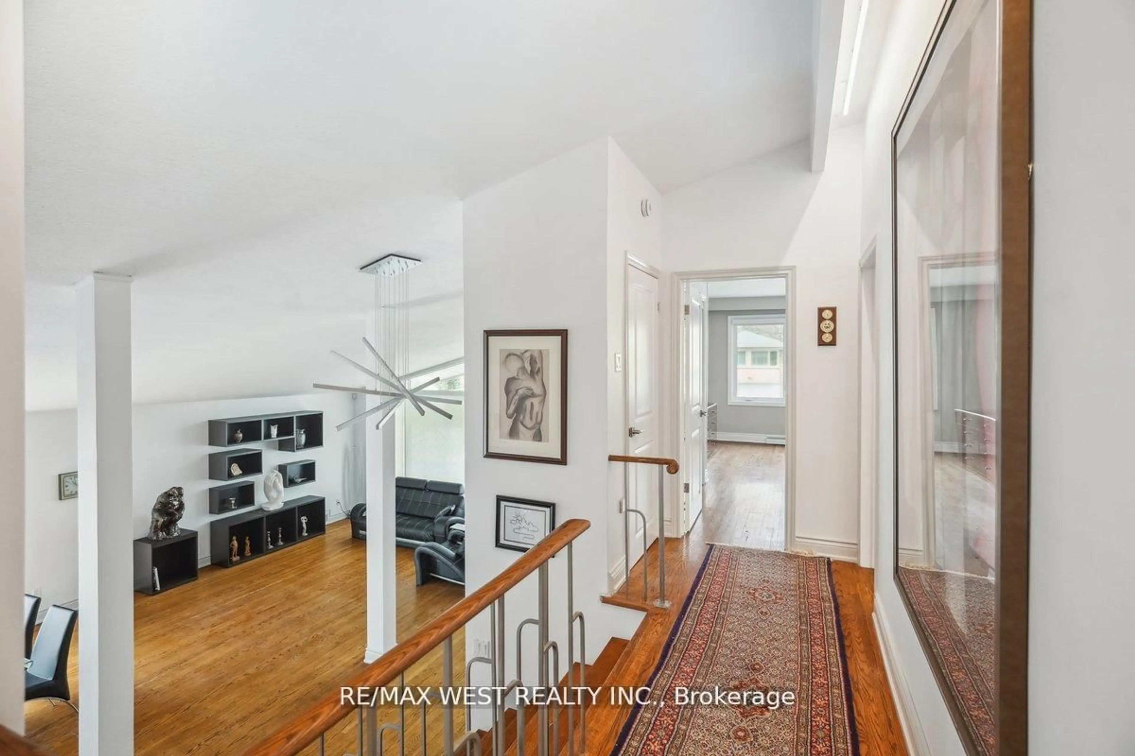 Indoor entryway for 40 Arlstan Dr, Toronto Ontario M3H 4V9