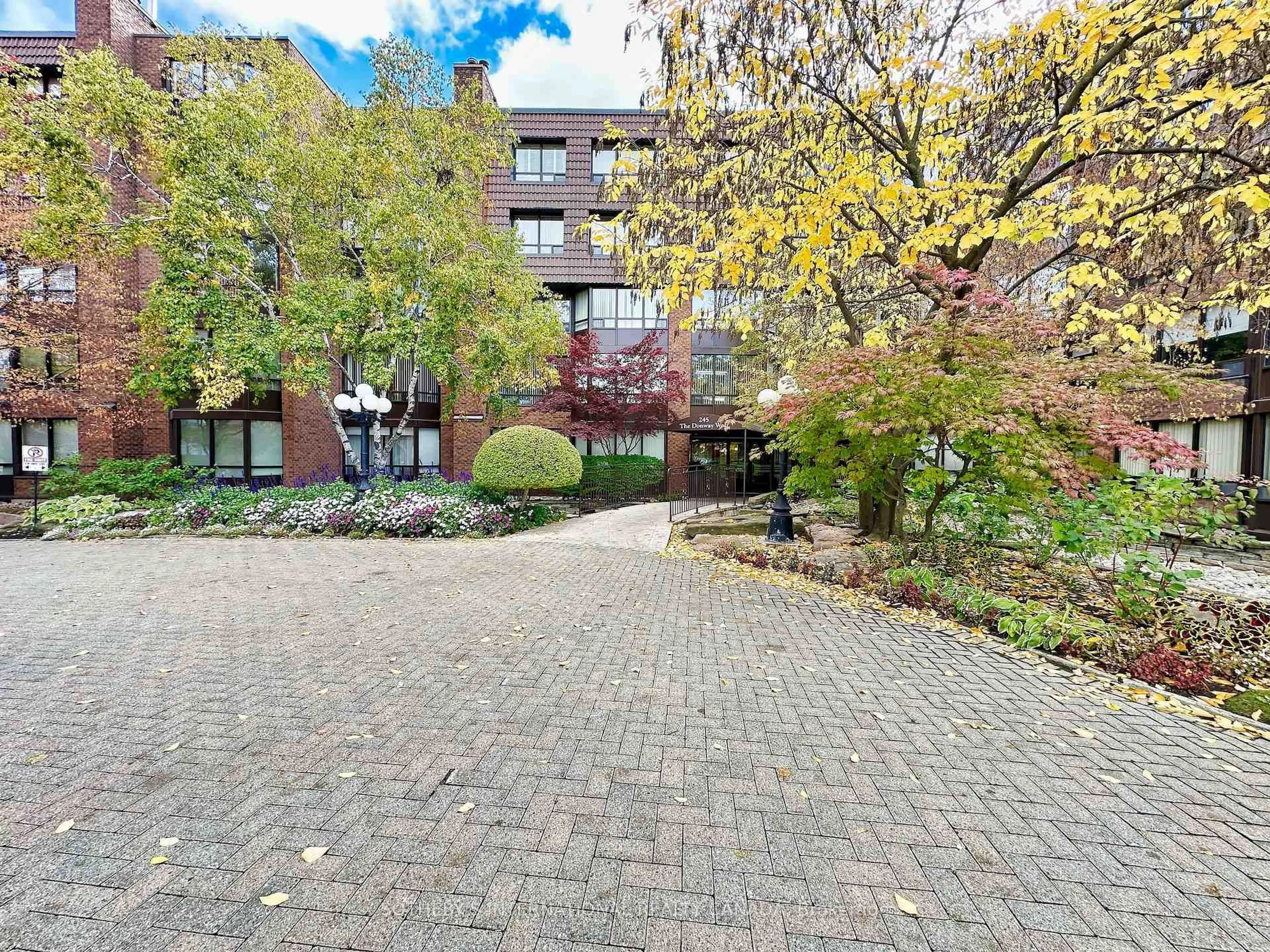 Patio, street for 245 The Donway #204, Toronto Ontario M3B 3M2