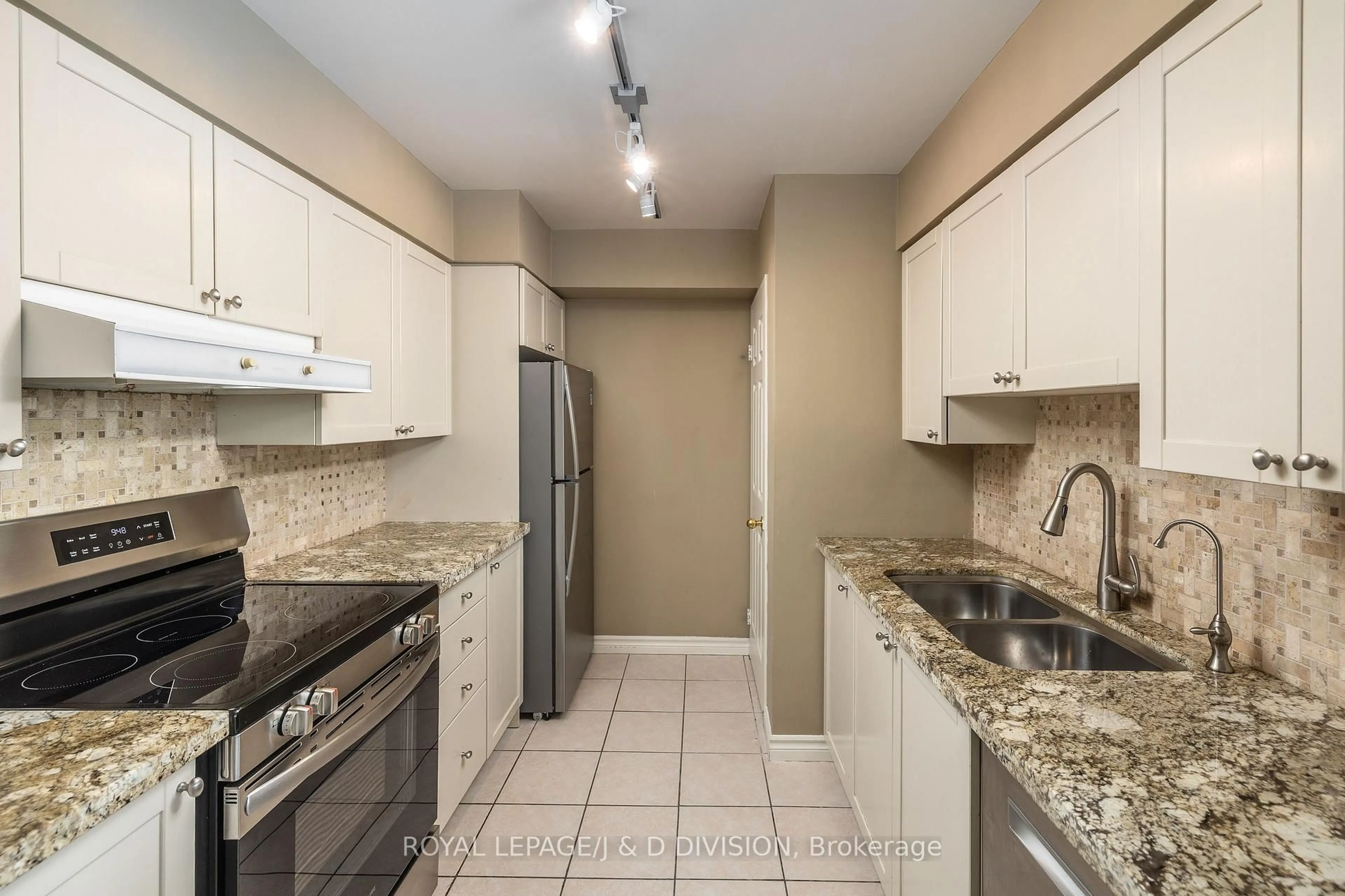 Standard kitchen, ceramic/tile floor for 253 Merton St #805, Toronto Ontario M4S 1A7