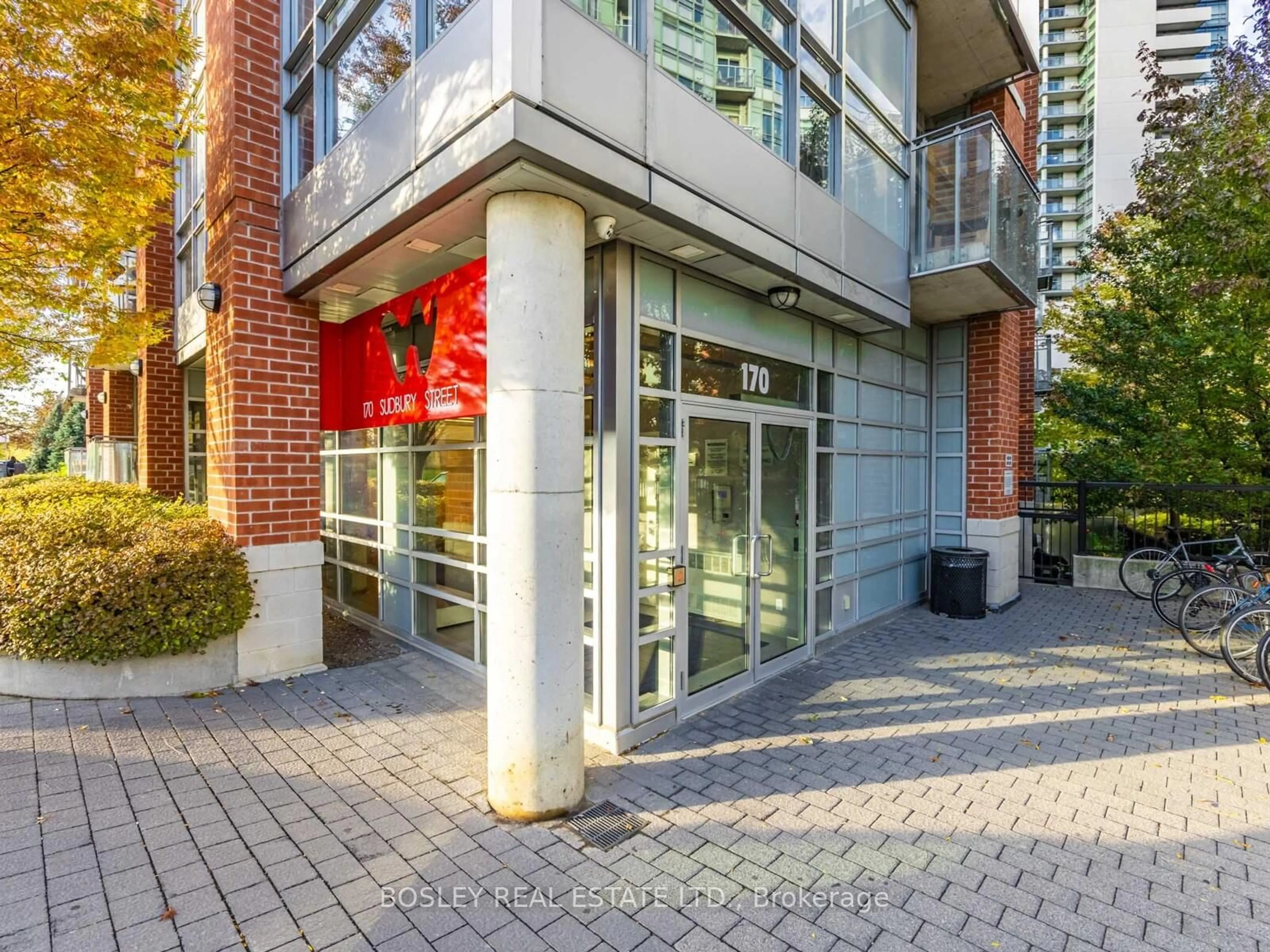 Indoor foyer for 170 Sudbury St #311, Toronto Ontario M6J 0A1
