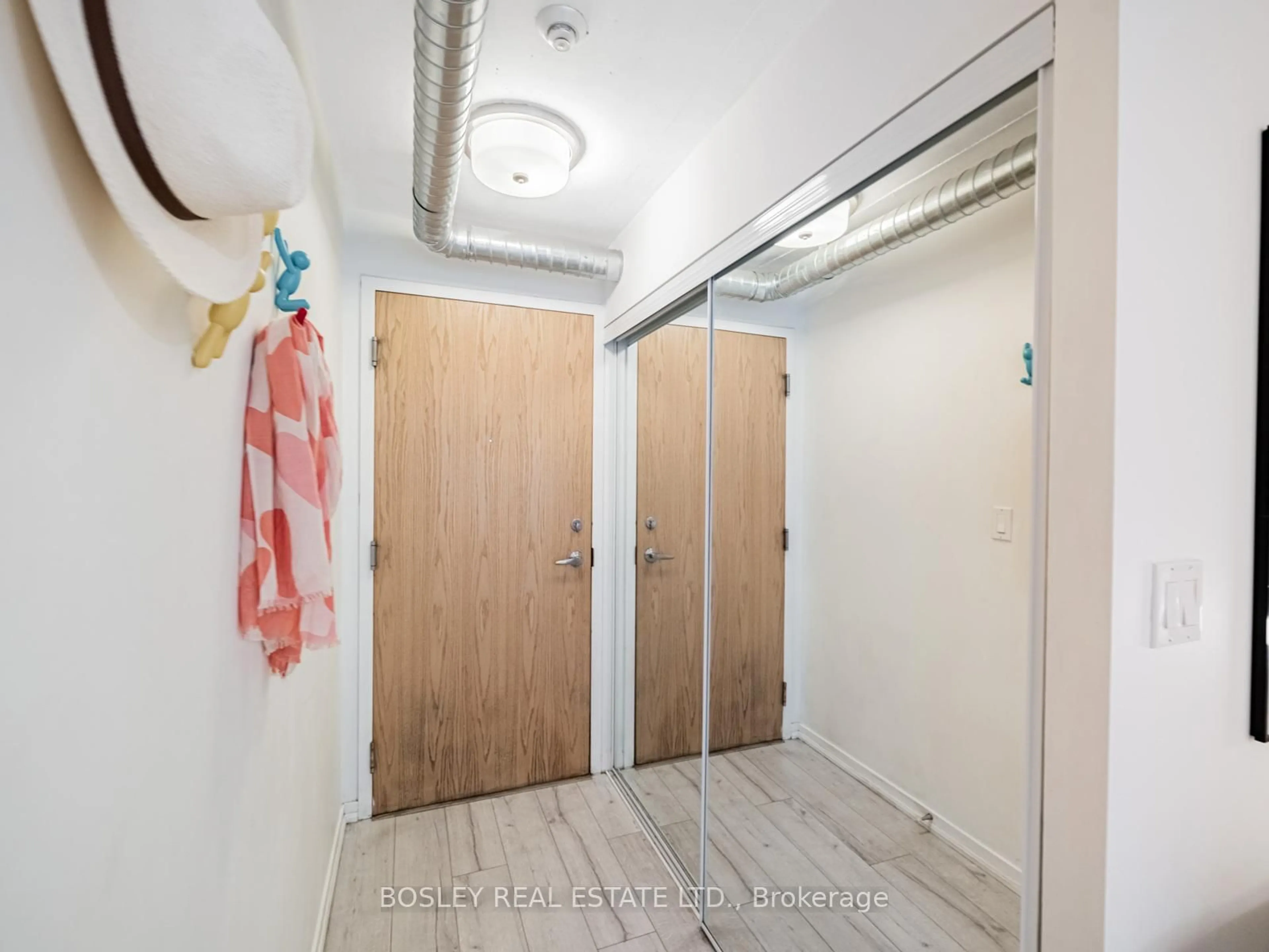 Indoor foyer for 170 Sudbury St #311, Toronto Ontario M6J 0A1
