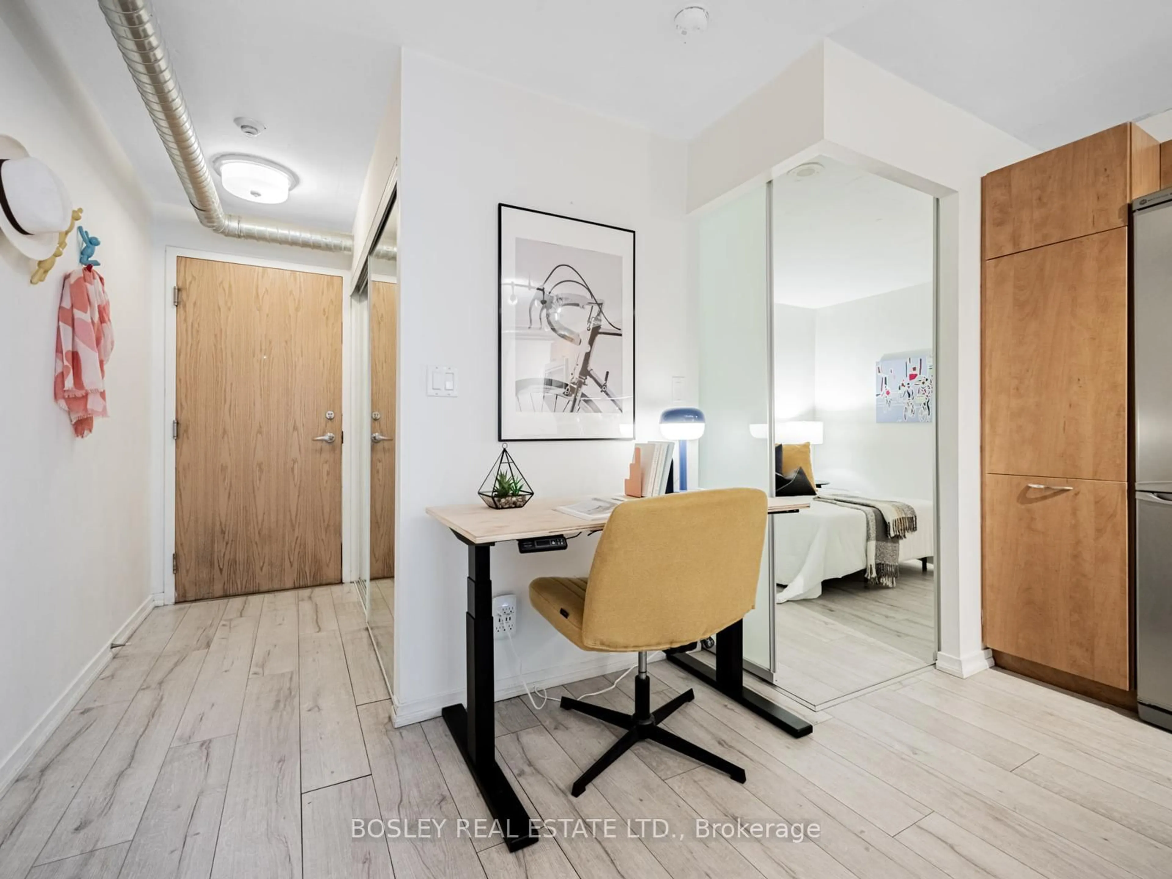 Indoor entryway for 170 Sudbury St #311, Toronto Ontario M6J 0A1