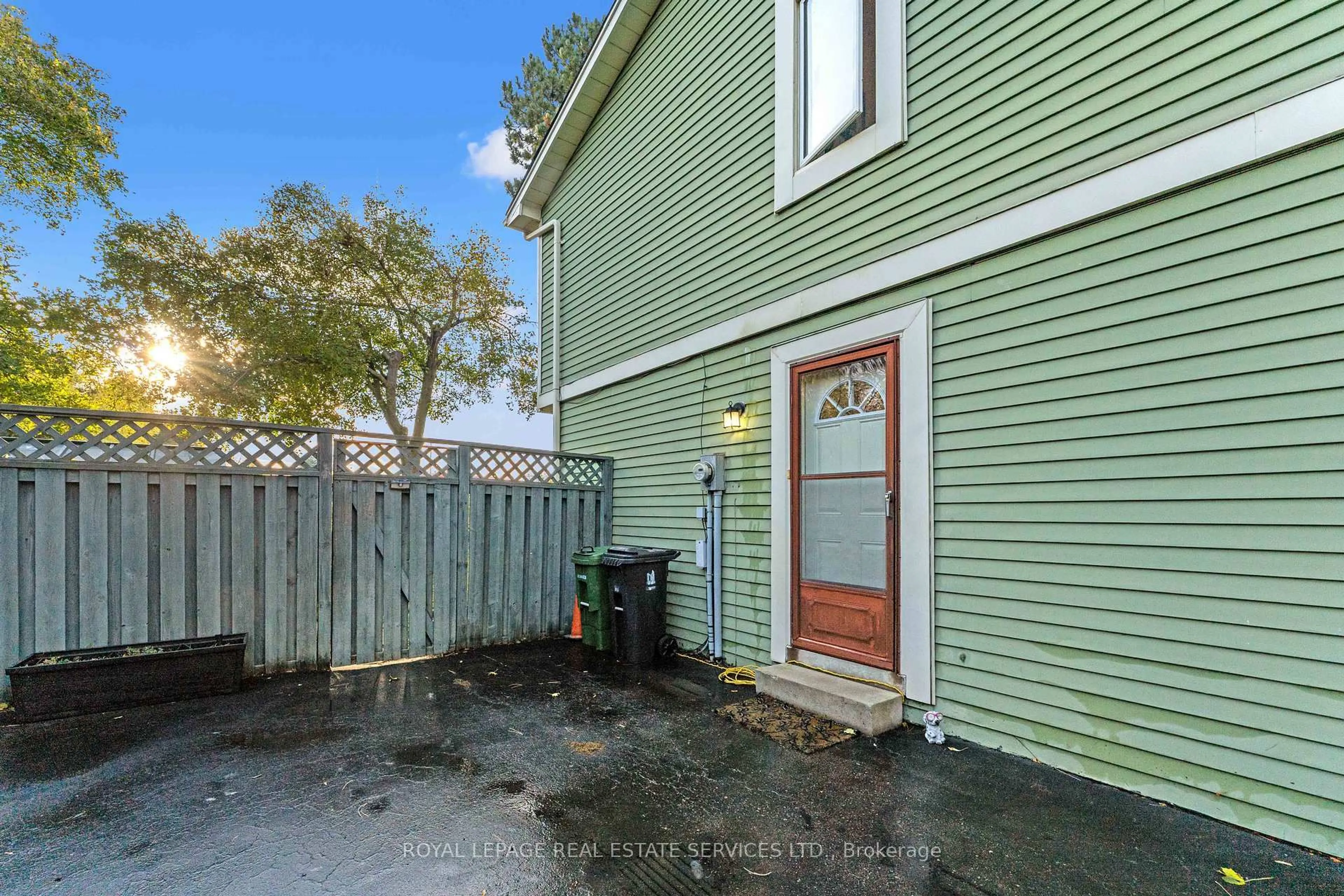 Unknown for 19 Hollyberry Tr, Toronto Ontario M2H 2N9