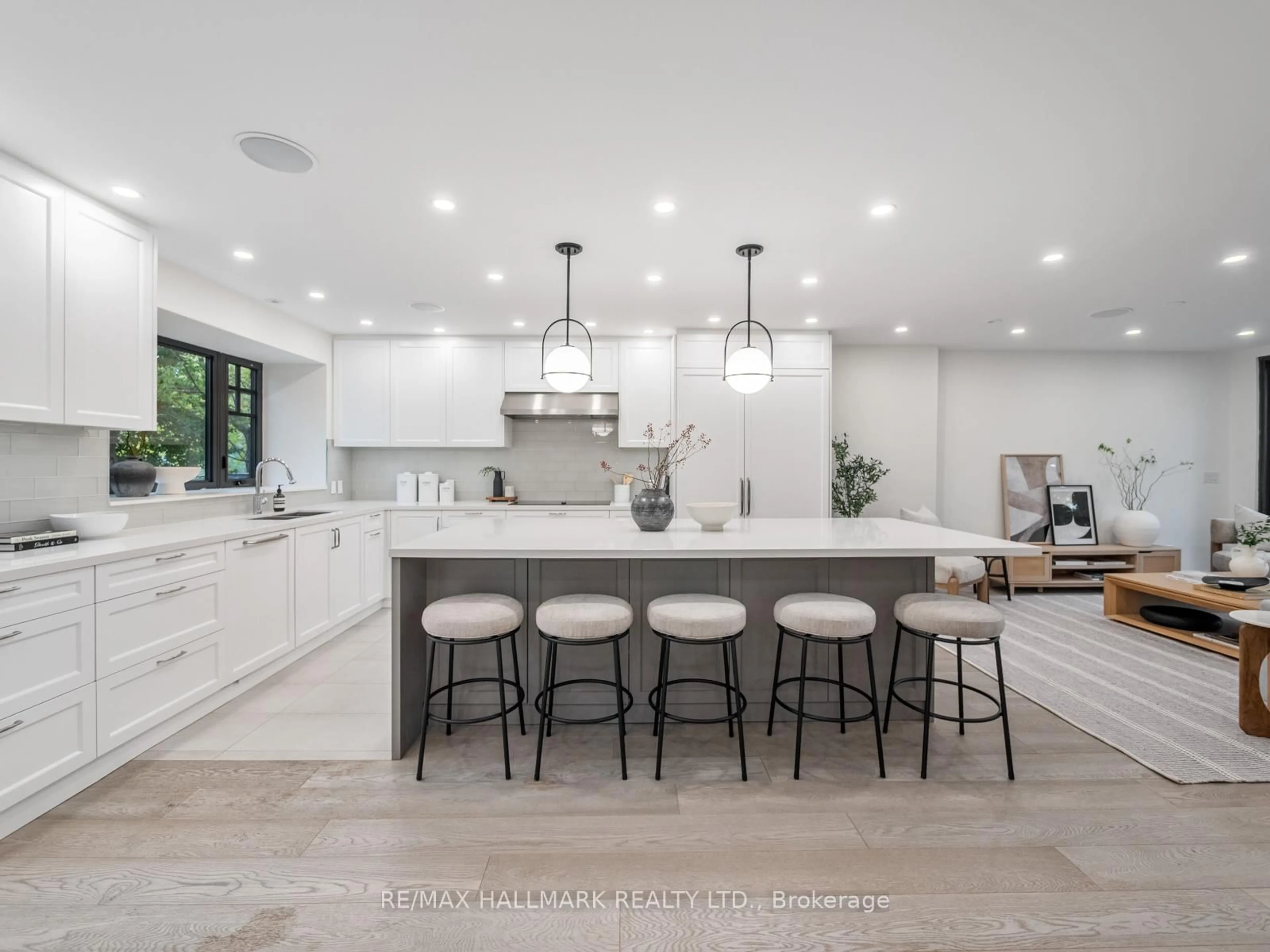 Open concept kitchen, ceramic/tile floor for 11 Craig Cres, Toronto Ontario M4G 2N6