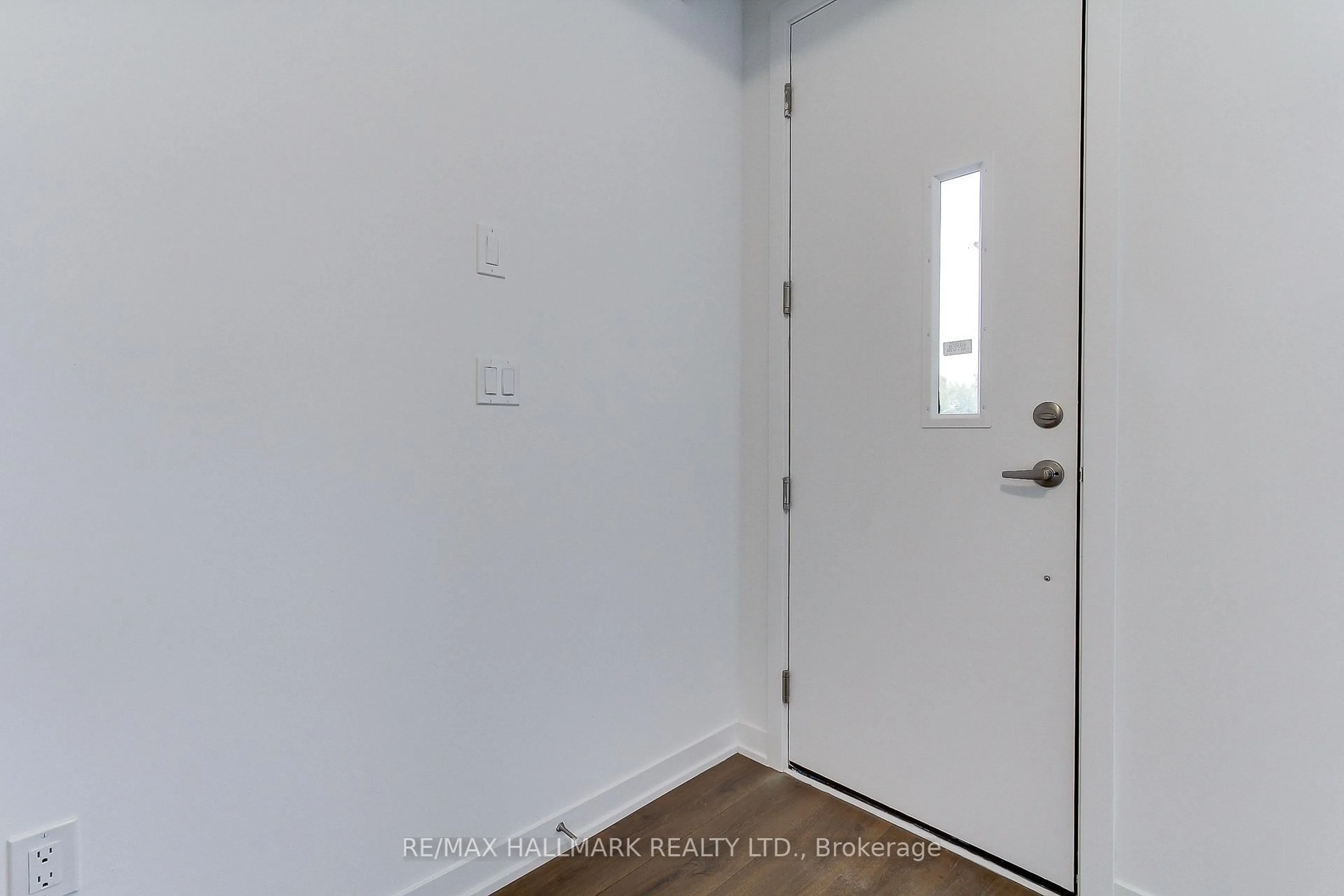 Indoor entryway for 6 Turtle Island Rd, Toronto Ontario M6A 2M5