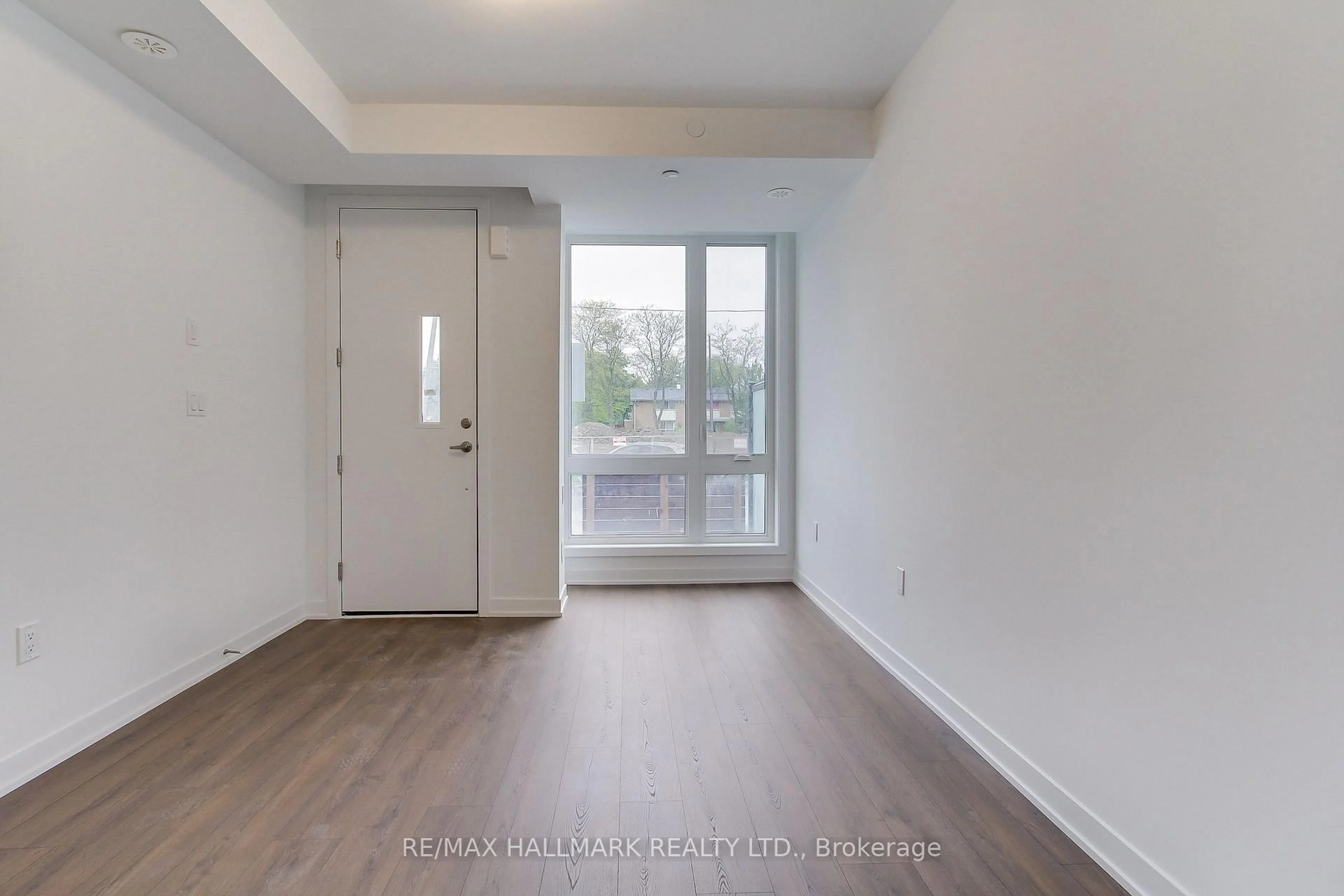 Indoor entryway for 6 Turtle Island Rd, Toronto Ontario M6A 2M5