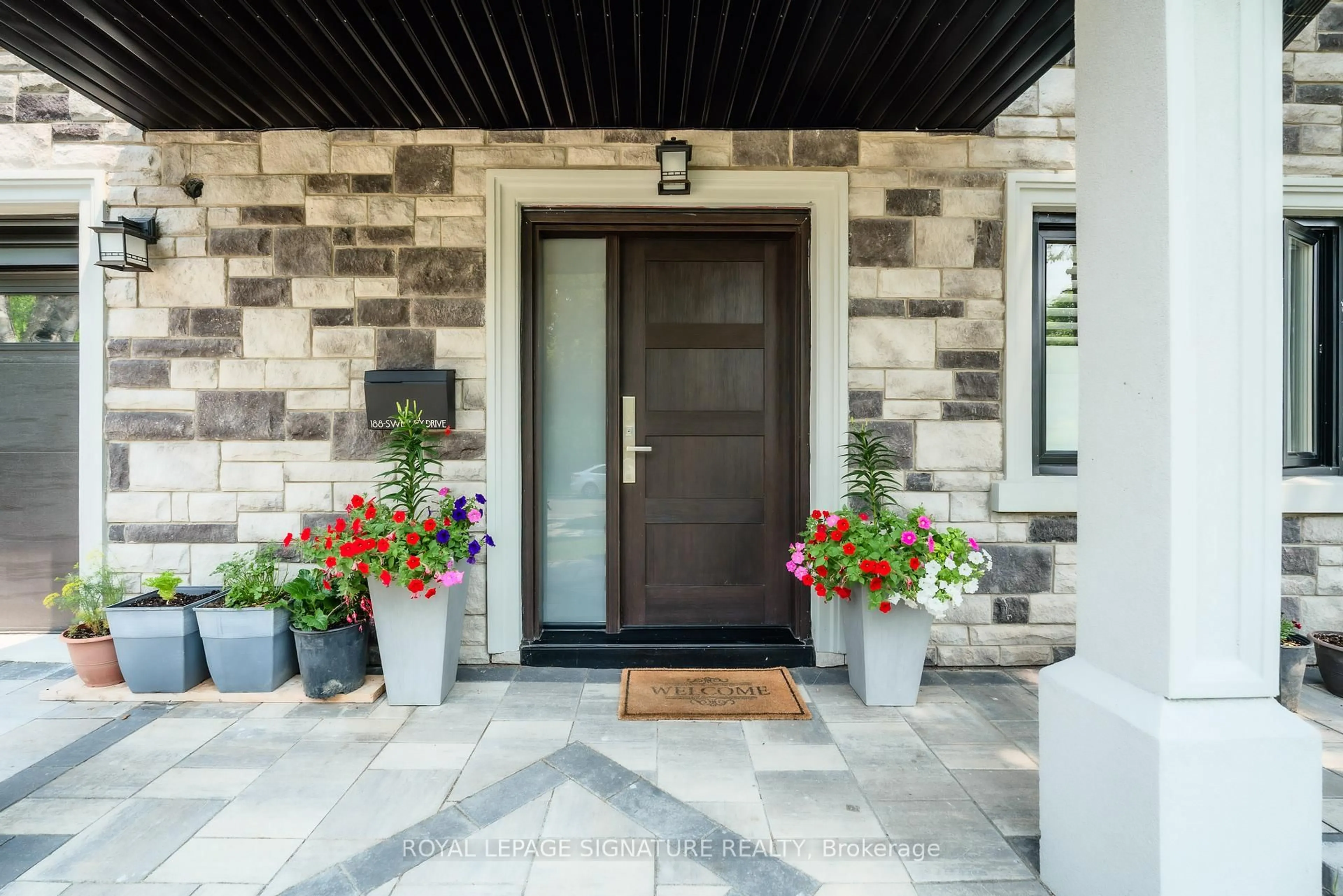 Indoor entryway for 188 Sweeney Dr, Toronto Ontario M4A 1V4