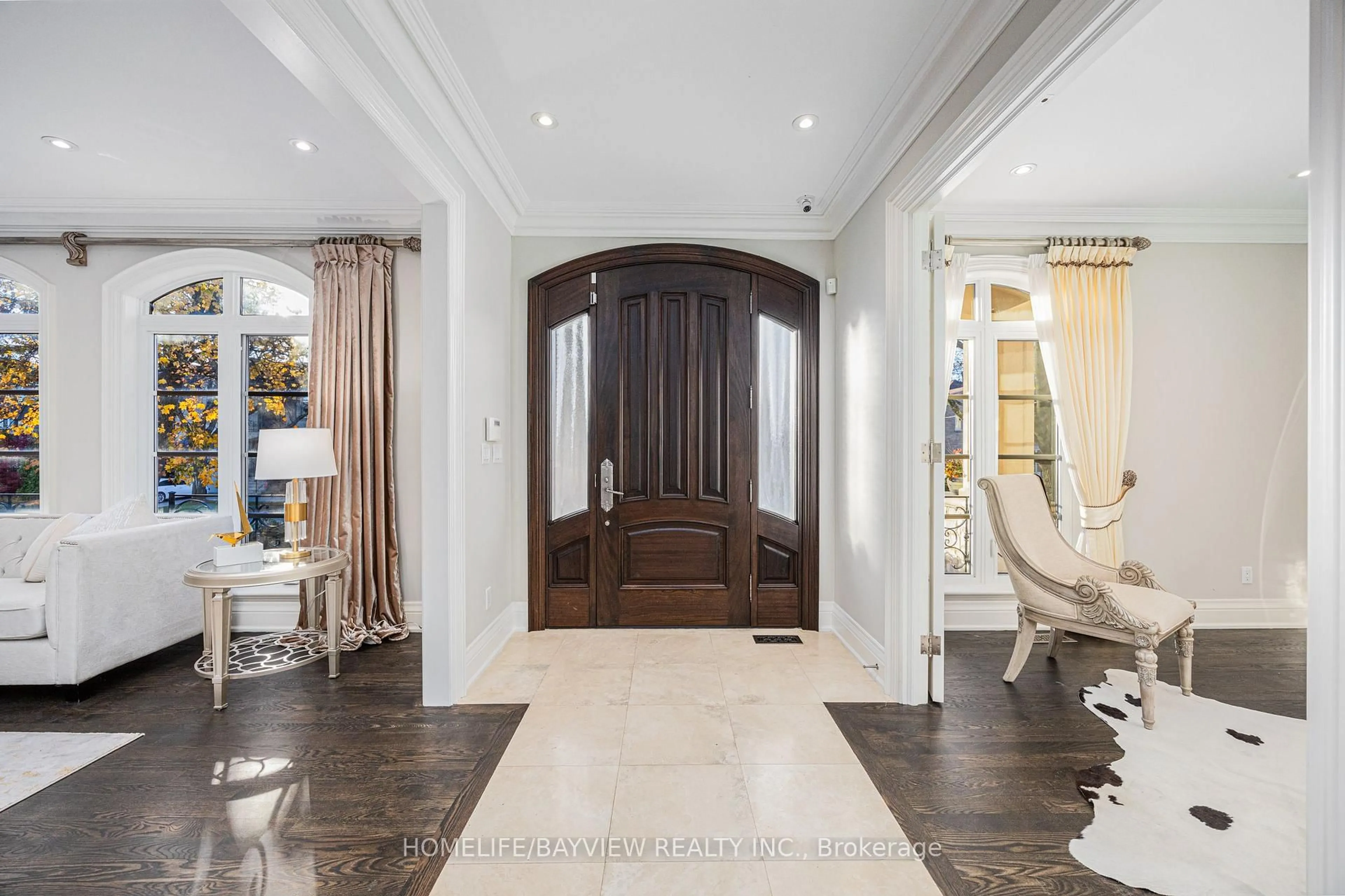 Indoor entryway for 208 Holmes Ave, Toronto Ontario M2N 4N1