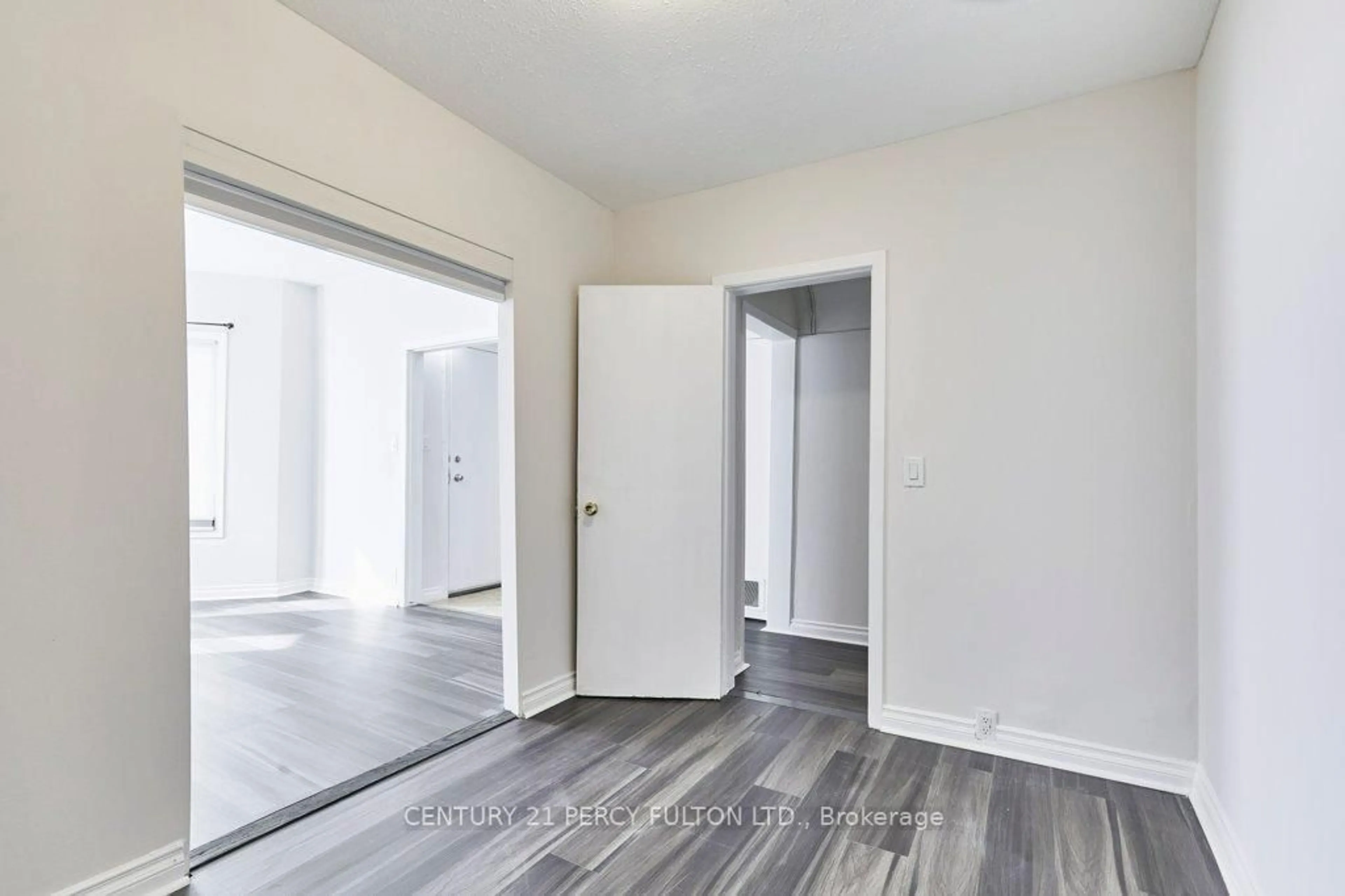 A pic of a room for 471 Shaw St, Toronto Ontario M6G 3L4