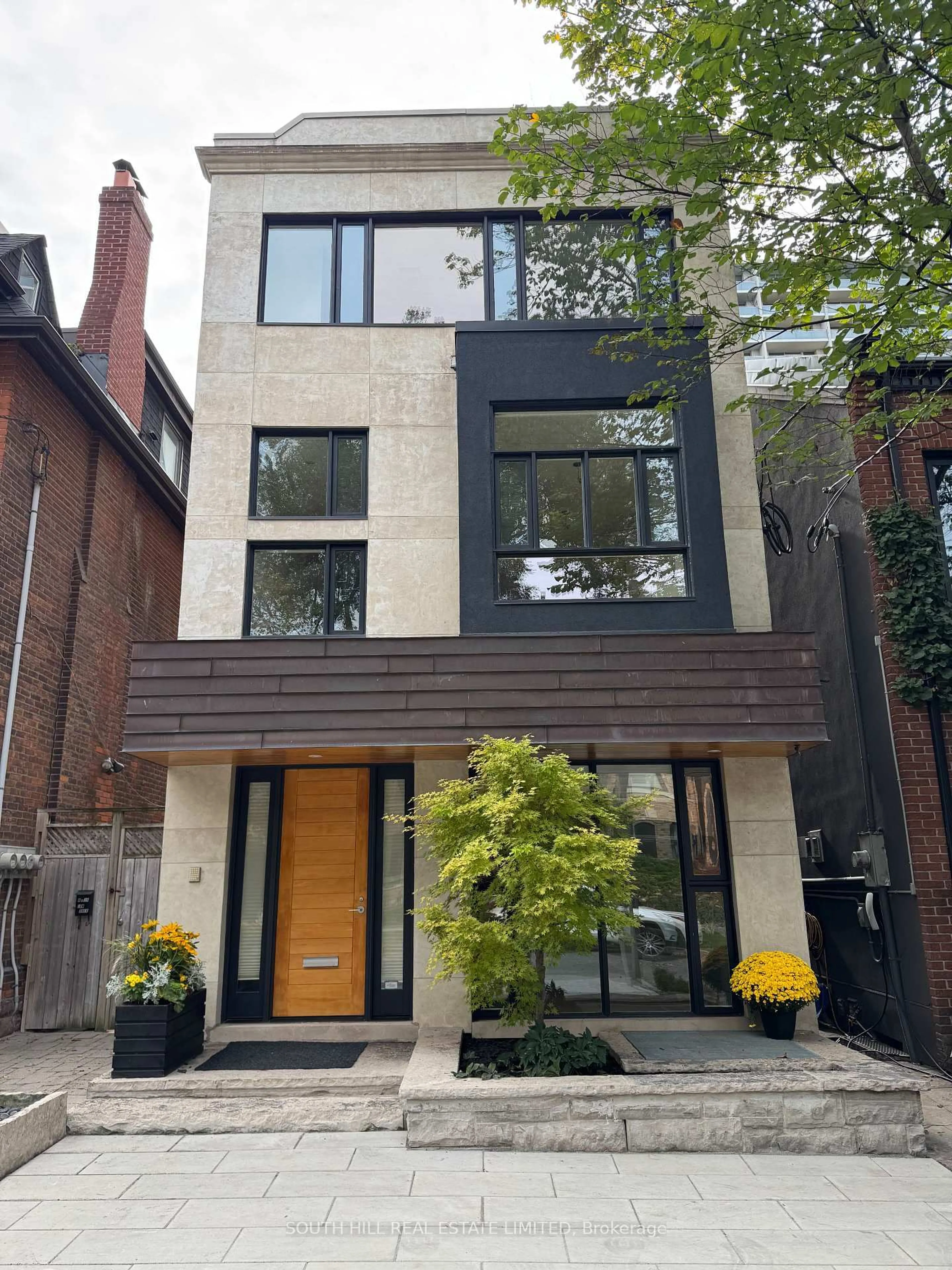 Home with brick exterior material, street for 21 Lowther Ave, Toronto Ontario M5R 1C5