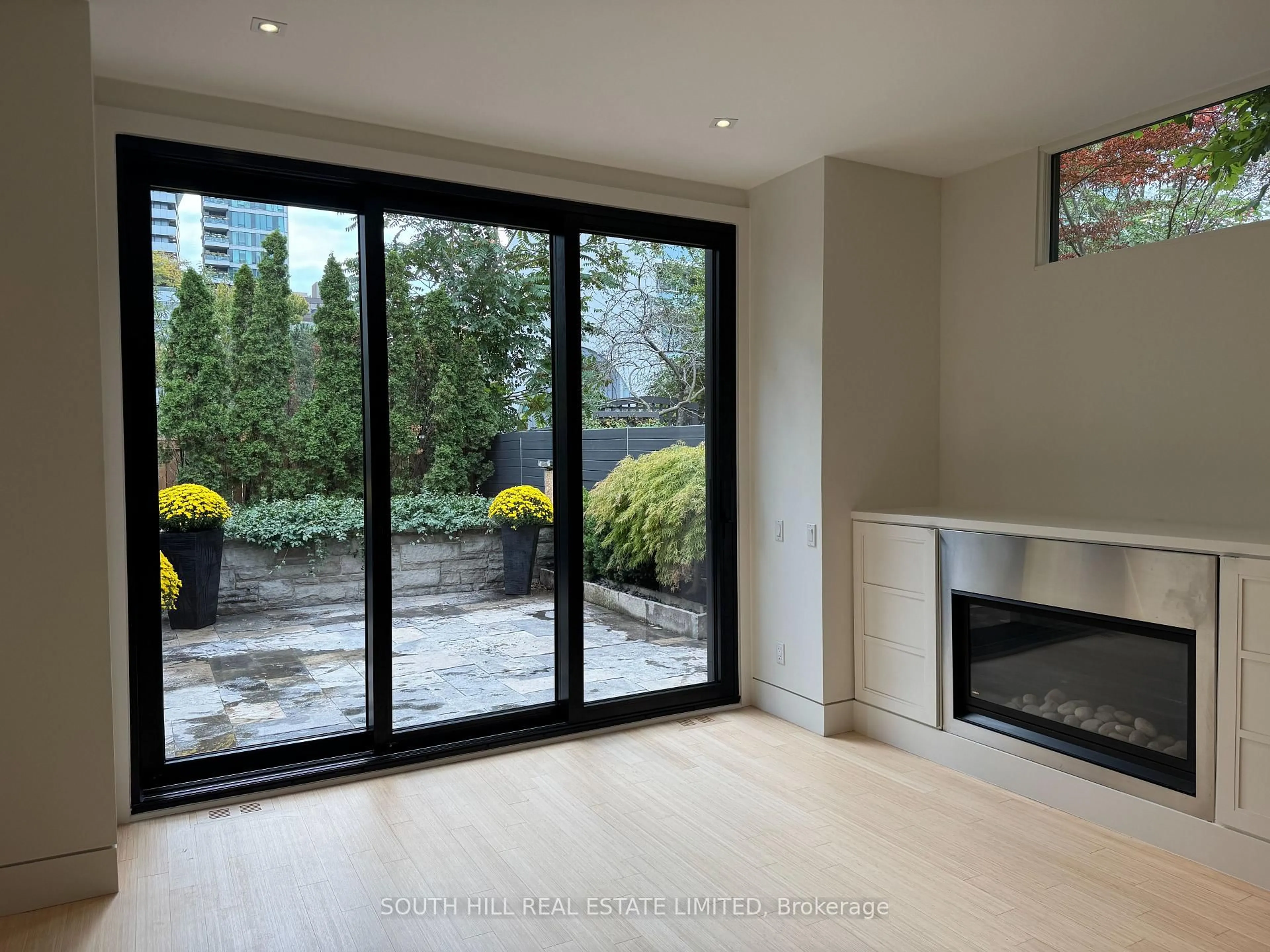 Unknown for 21 Lowther Ave, Toronto Ontario M5R 1C5