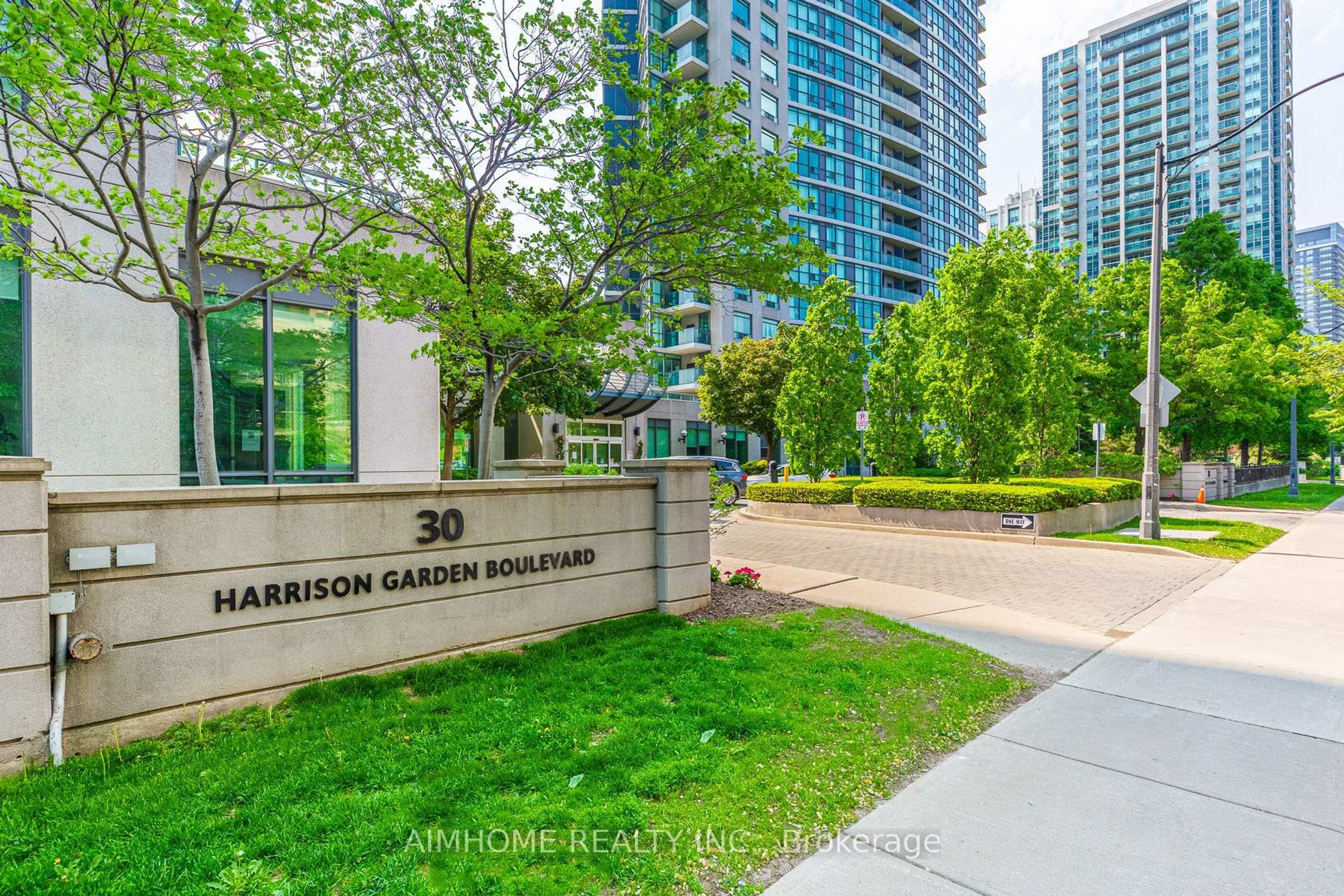Indoor foyer for 30 Harrison Garden Blvd #1106, Toronto Ontario M2N 7A9