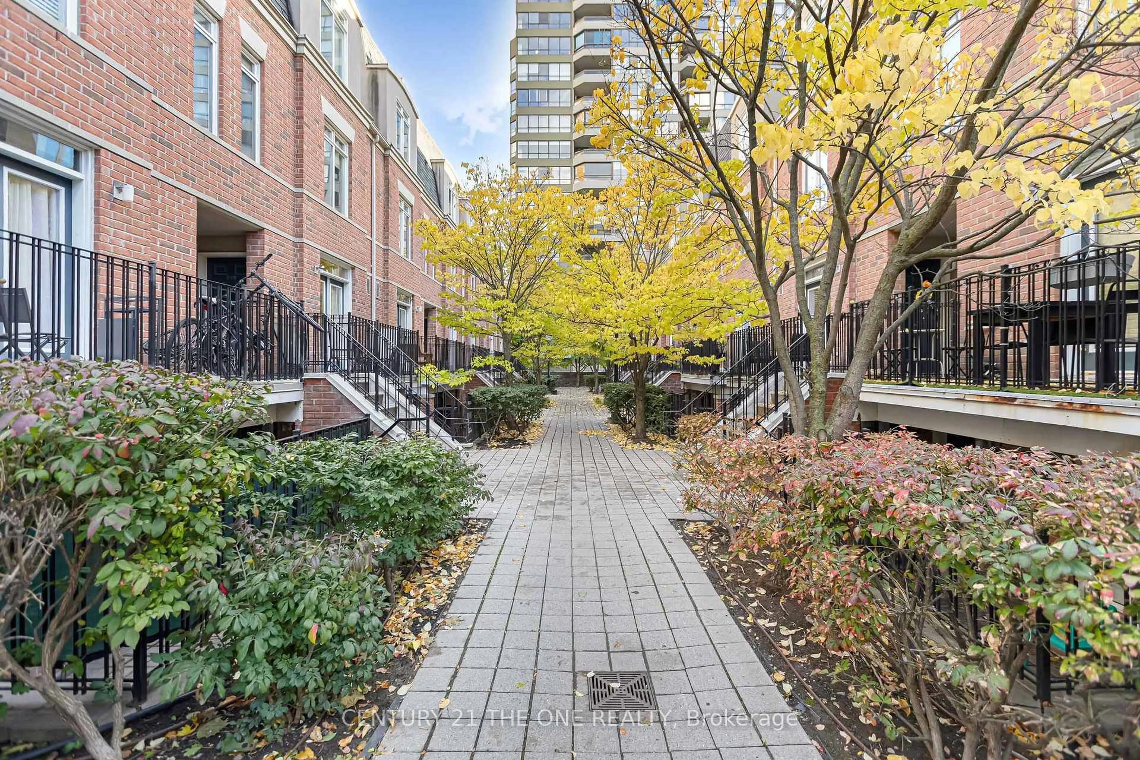 Patio, street for 415 Jarvis St #400, Toronto Ontario M4Y 3C1