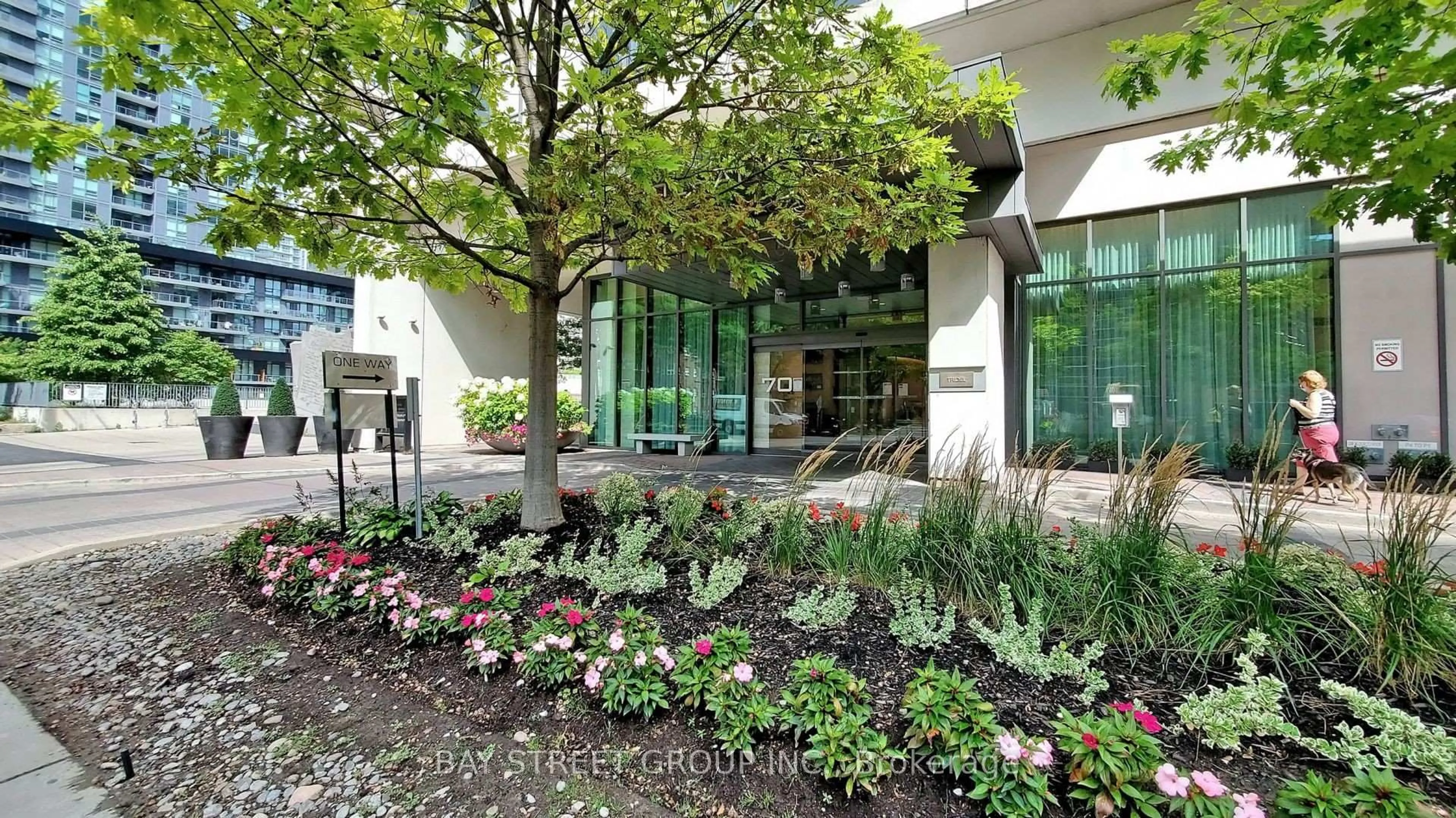 Unknown for 70 Roehampton Ave #212, Toronto Ontario M4P 1R2