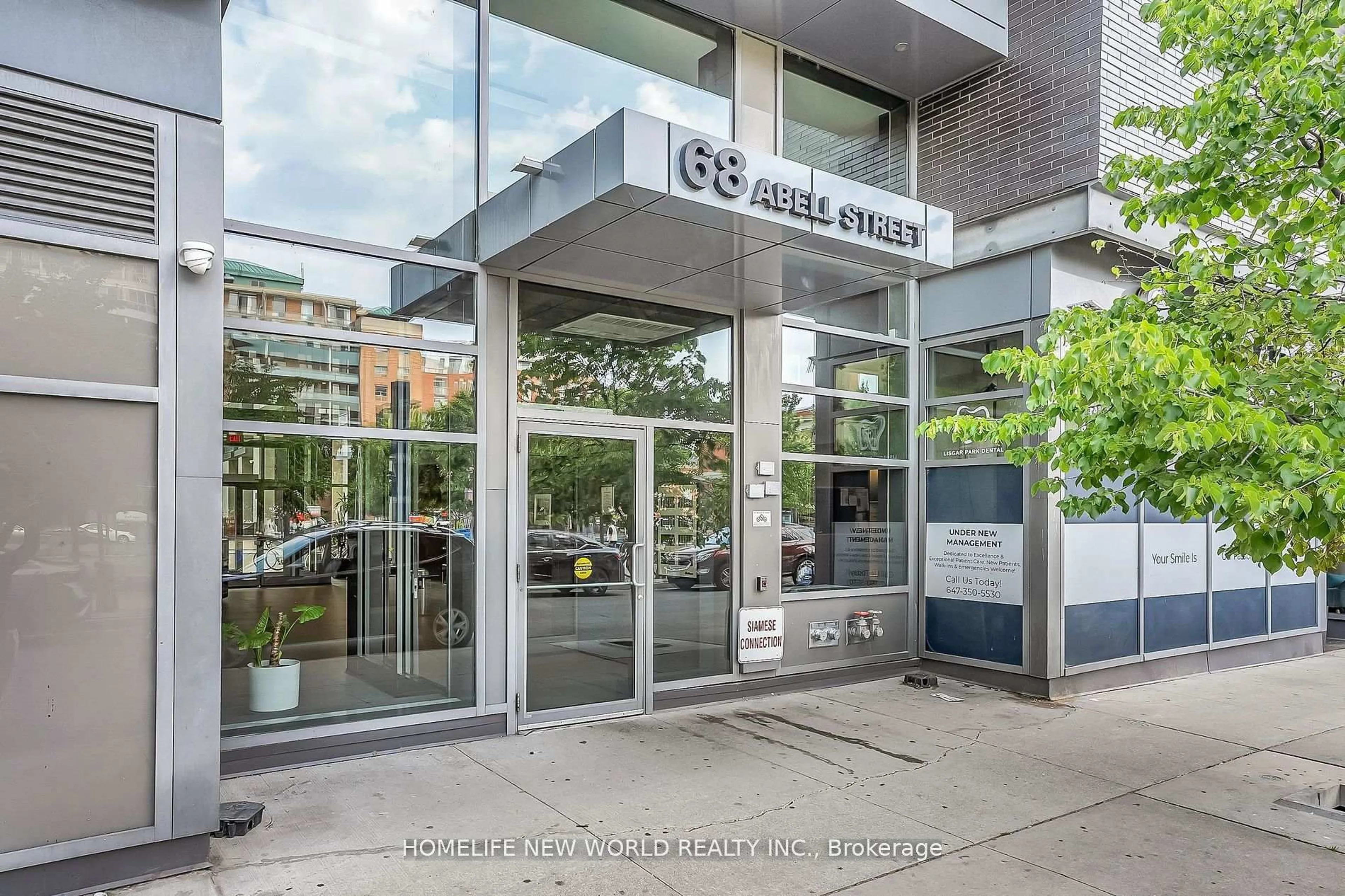 Indoor foyer for 68 Abell St #505, Toronto Ontario M6J 0B1