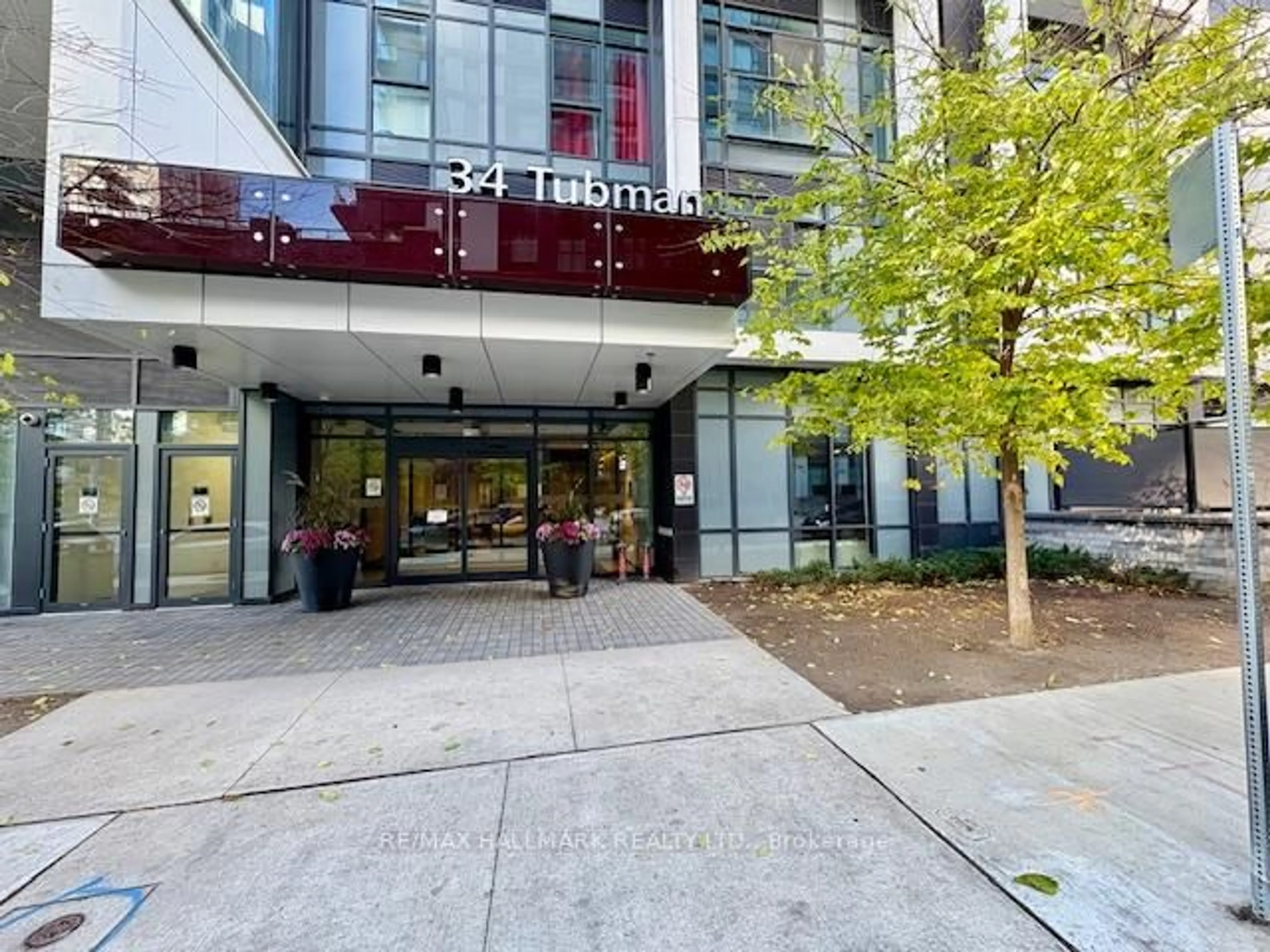 Indoor foyer for 34 Tubman Ave #E610, Toronto Ontario M5A 0R2