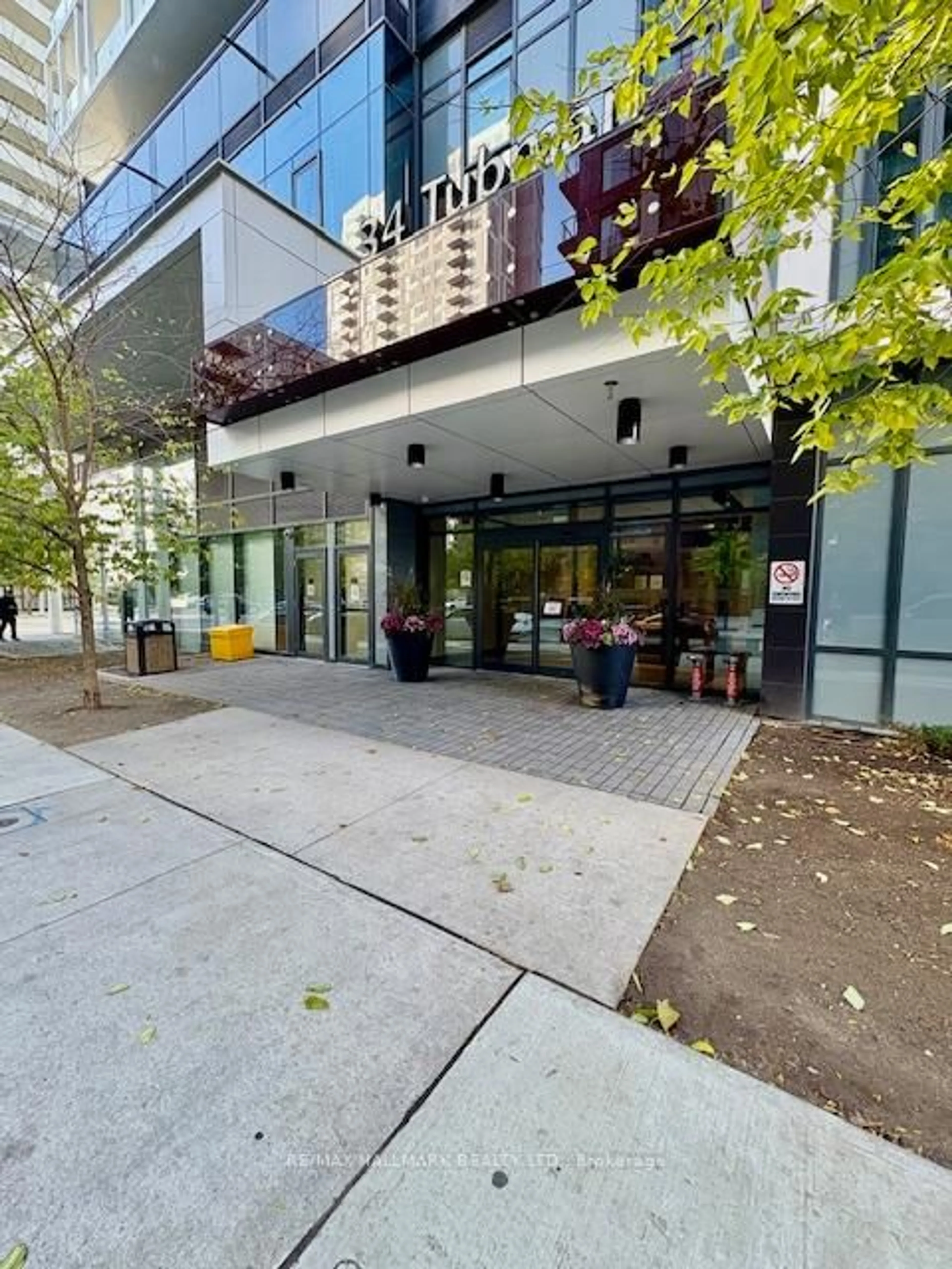 Patio, street for 34 Tubman Ave #E610, Toronto Ontario M5A 0R2